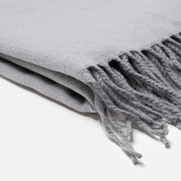 Load image into Gallery viewer, Gray fringed scarf
