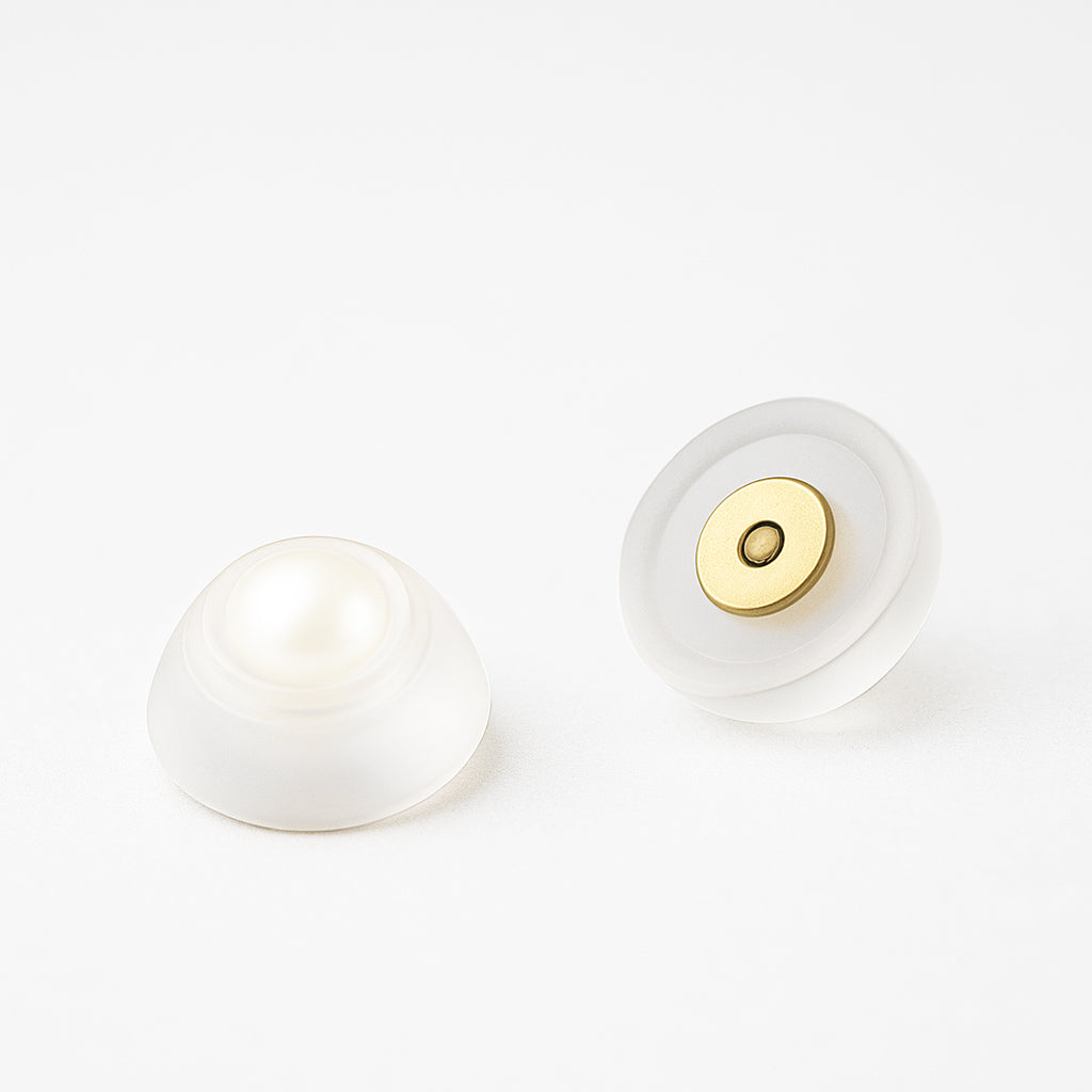 Earrings set with a 2.5 mm round cubic zirconia on 14k gold posts