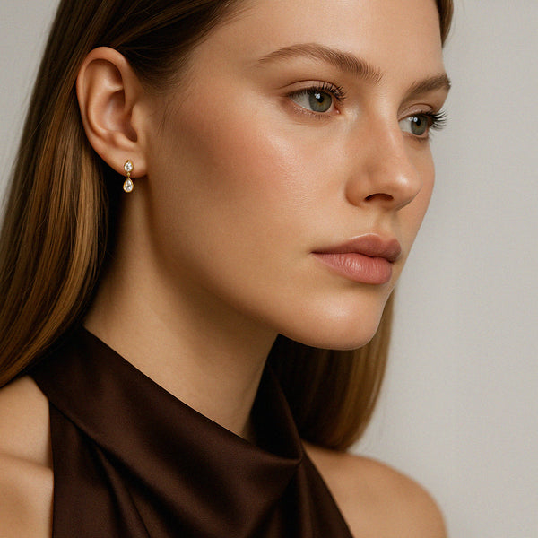 Charger l&#39;image dans la galerie, Boucles d&#39;oreilles en or vermeil avec zircons cubiques en forme de gouttes
