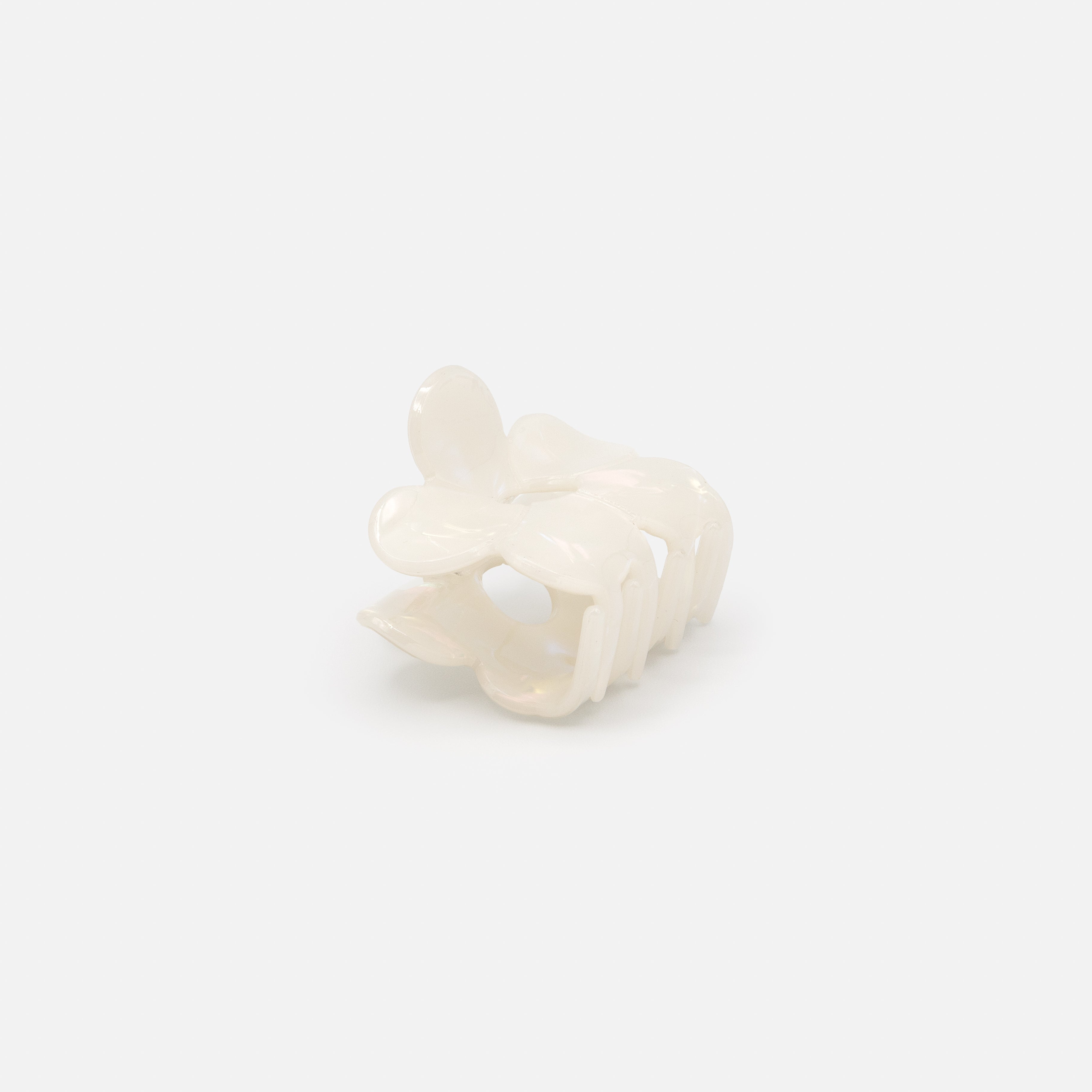 Medium pearly white flower clip