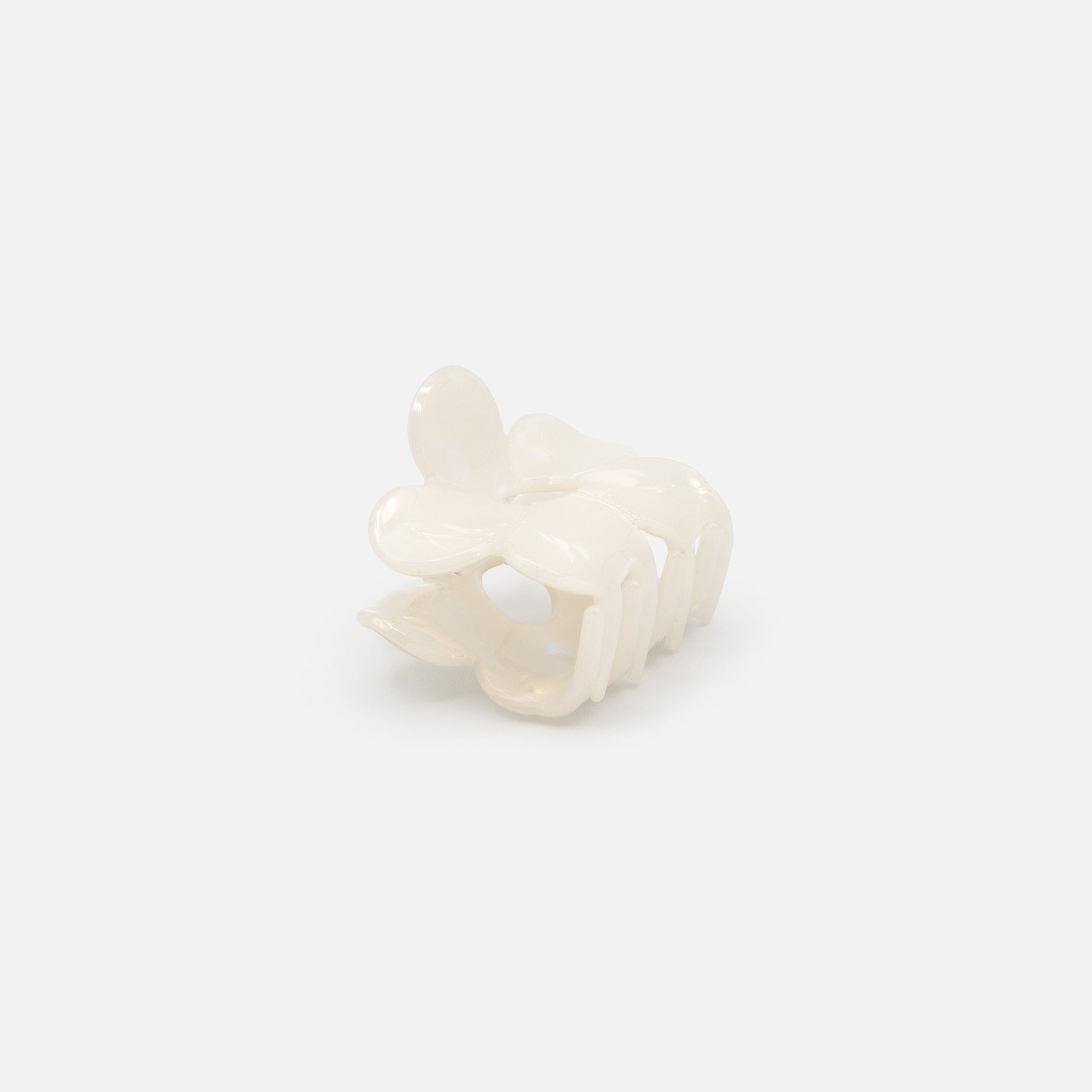 Medium pearly white flower clip