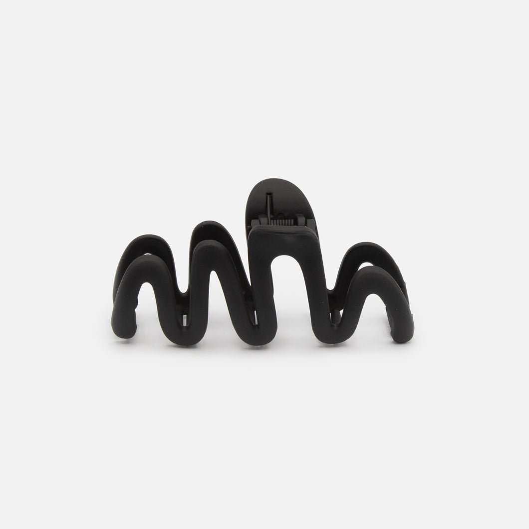 Very large black wavy clip