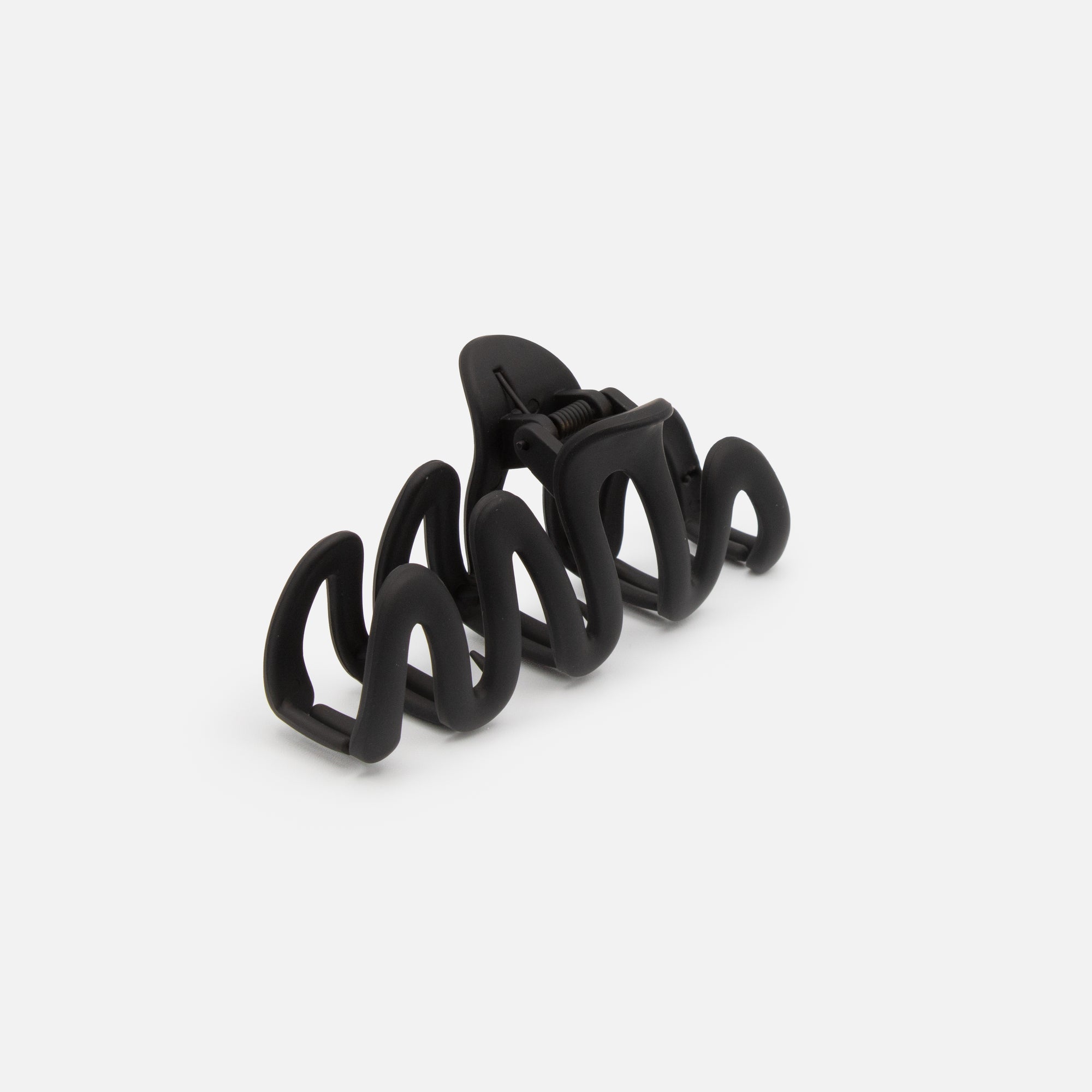 Very large black wavy clip