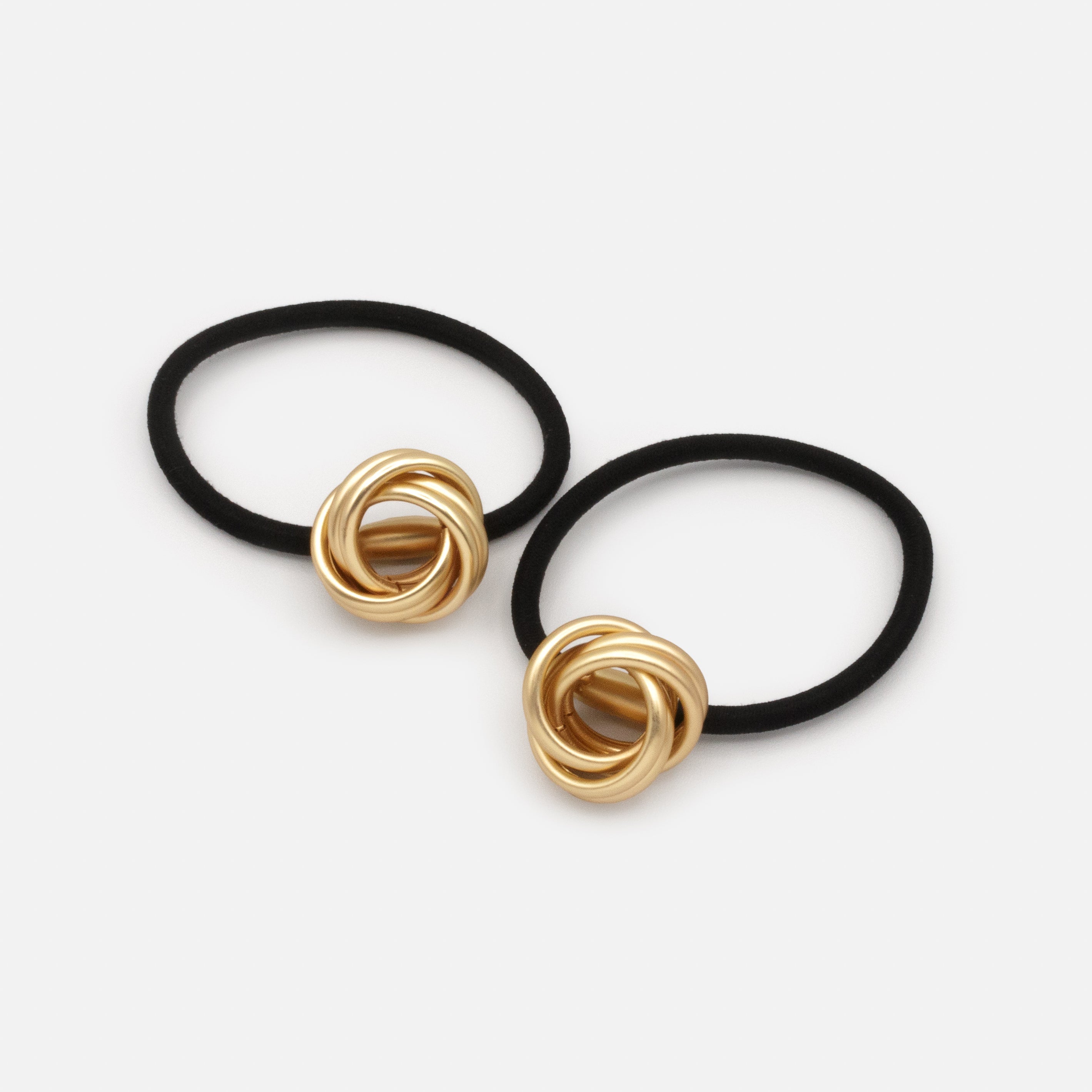 Pair of black elastics with matte gold metal decoration