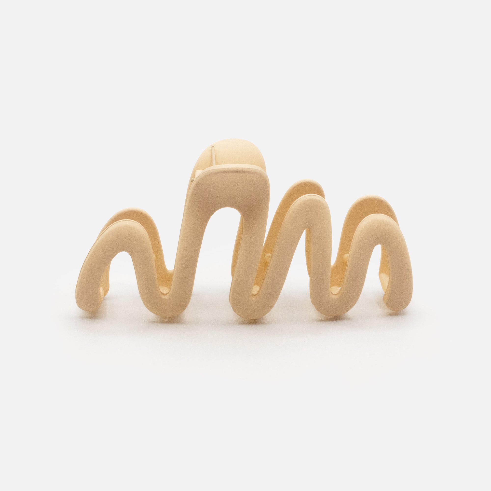 Ivory wavy plastic clip with matte finish