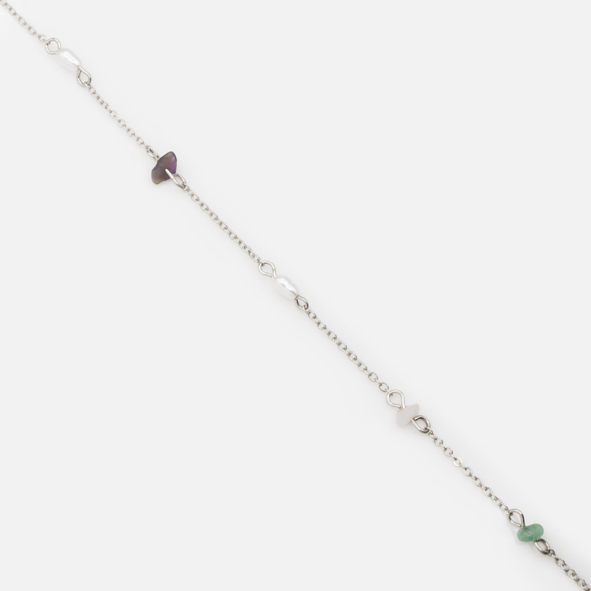 Chaîne de cheville argentée avec perles et pierres de couleur