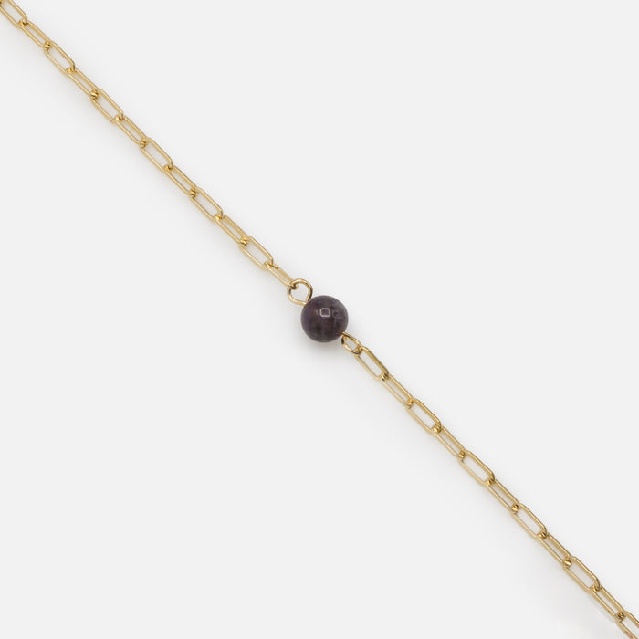Bracelet doré à mailles trombone avec pierre sphérique mauve