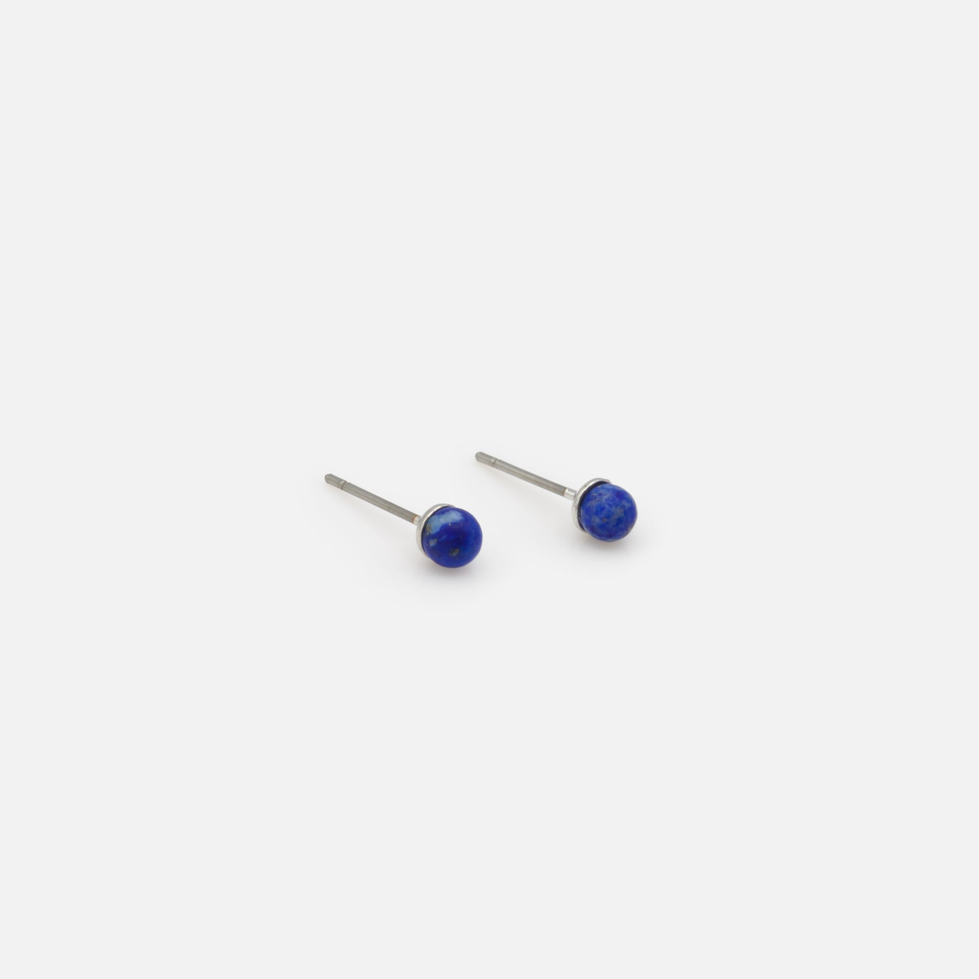 Fixed silver earrings with dark blue round stone