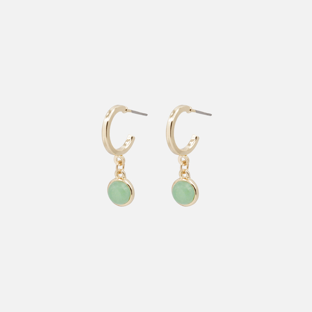 Boucles d'oreilles anneaux dorés ouverts breloque pierre ronde vert pâle