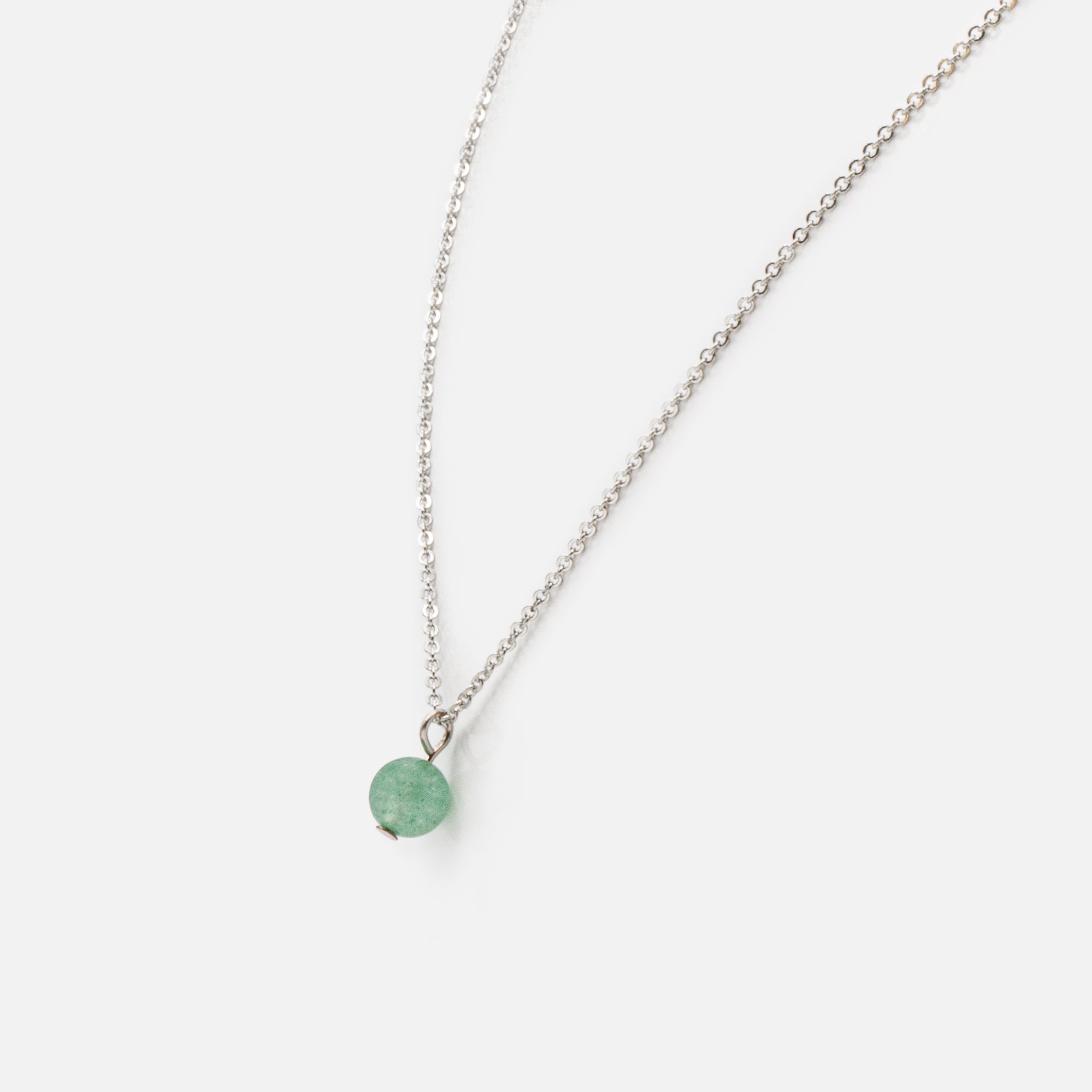 Collier argenté pendentif sphère turquoise