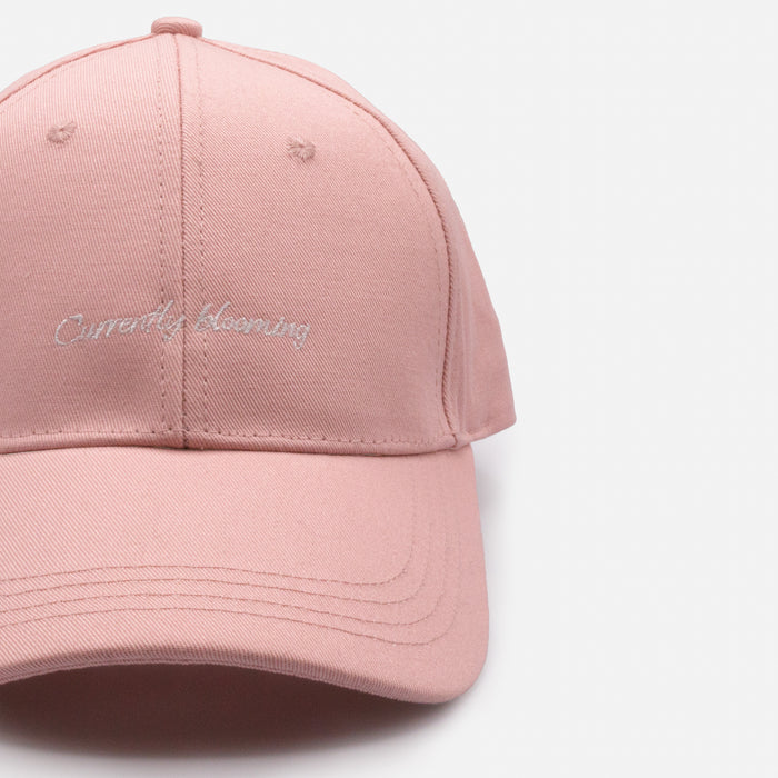 Casquette rose "Currently blooming" avec fleurs brodées