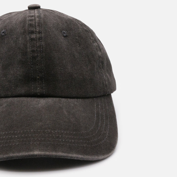 Casquette noire en denim délavé