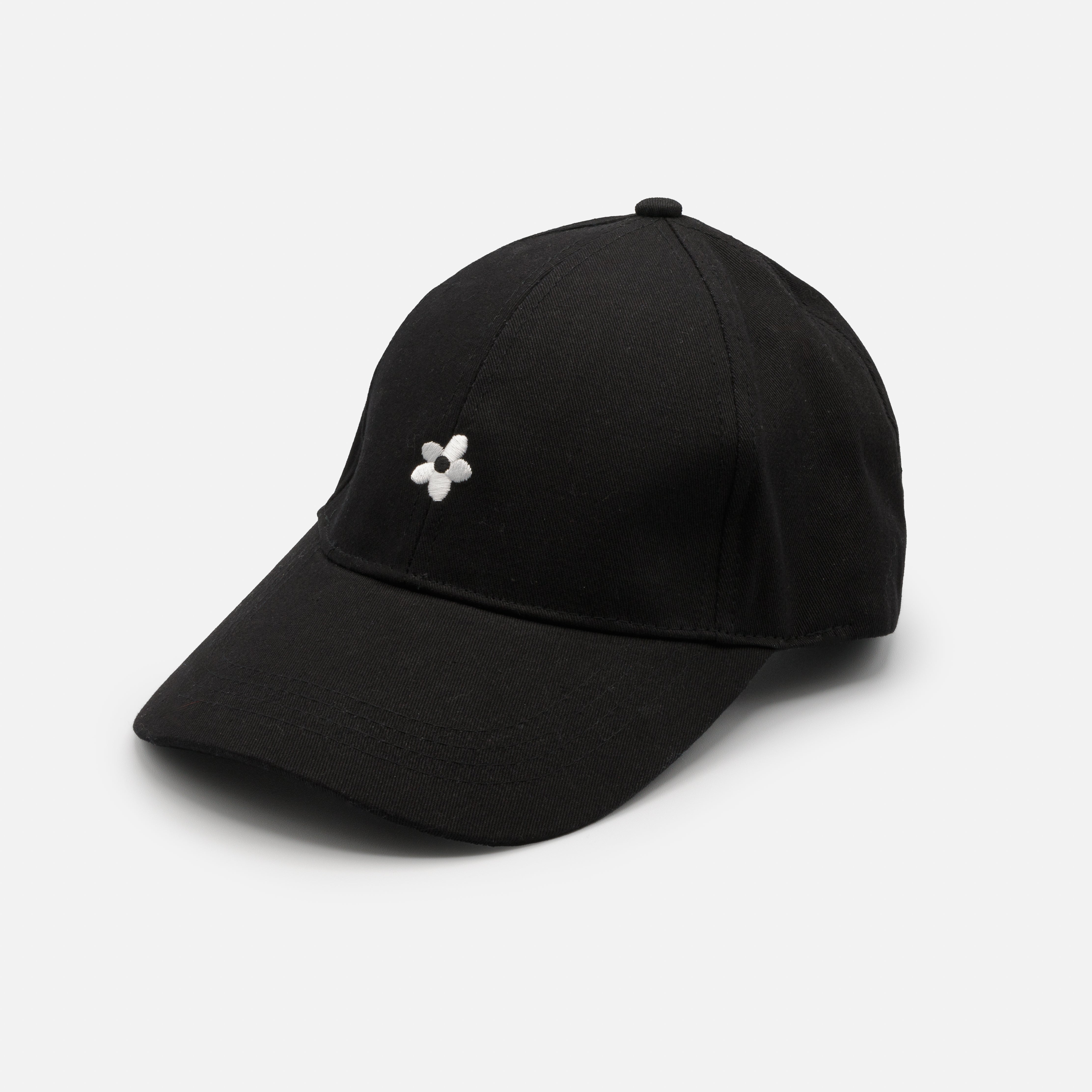 Casquette noire avec broderie fleur blanche