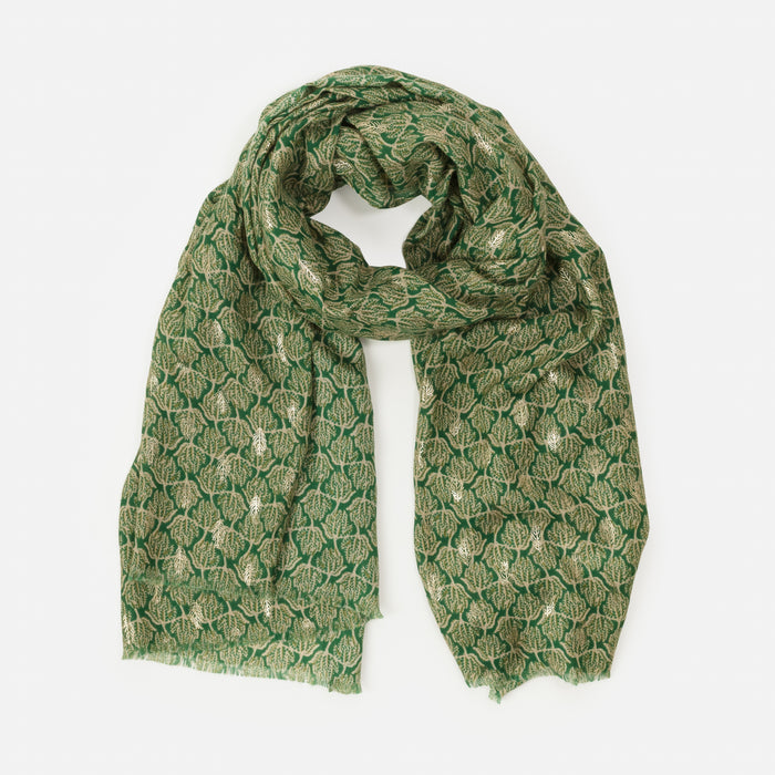 Foulard léger vert imprimé de feuilles avec touches dorées