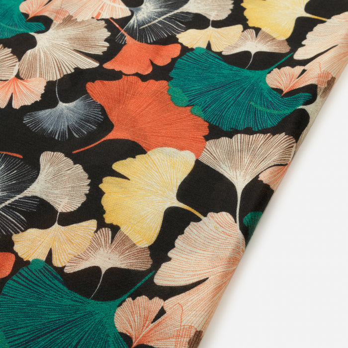 Foulard léger fleurs épanouies multicolores avec pampilles