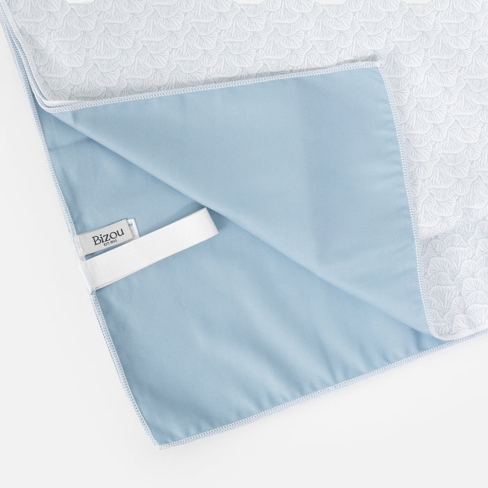 Serviette en microfibre bleue pâle à imprimé coraux