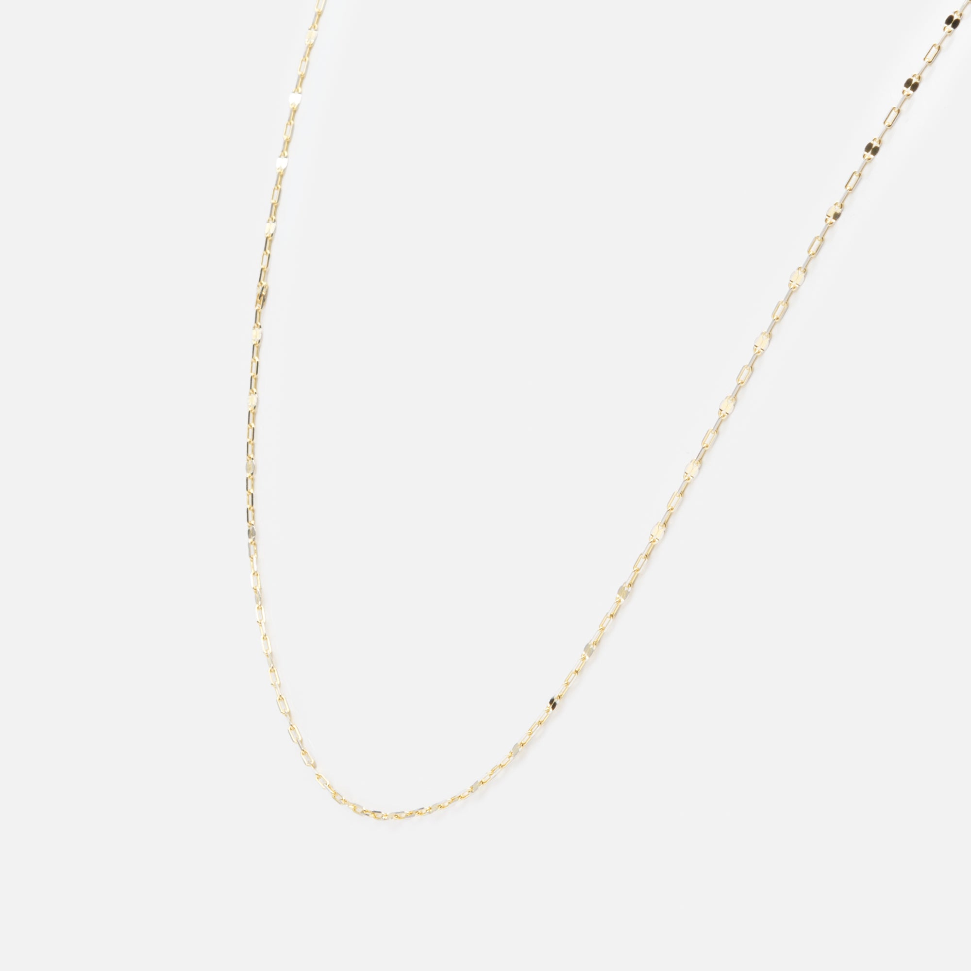 18-inch diamond and rectangular chain in 10-carat gold