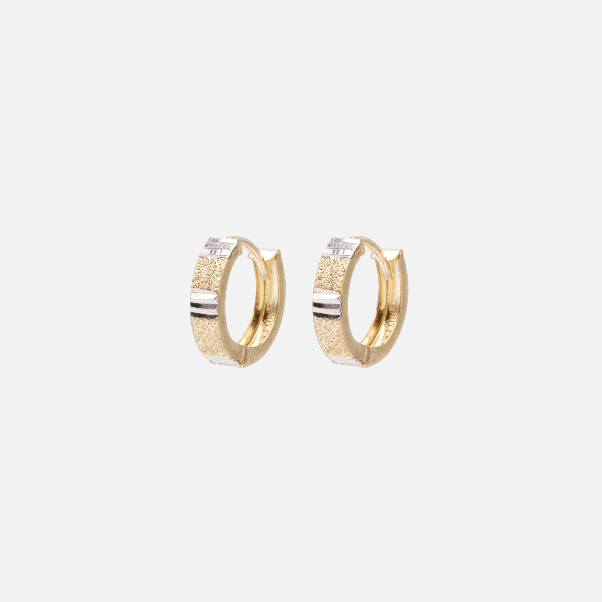 Petites boucles d'oreilles anneaux larges en or 10 carats