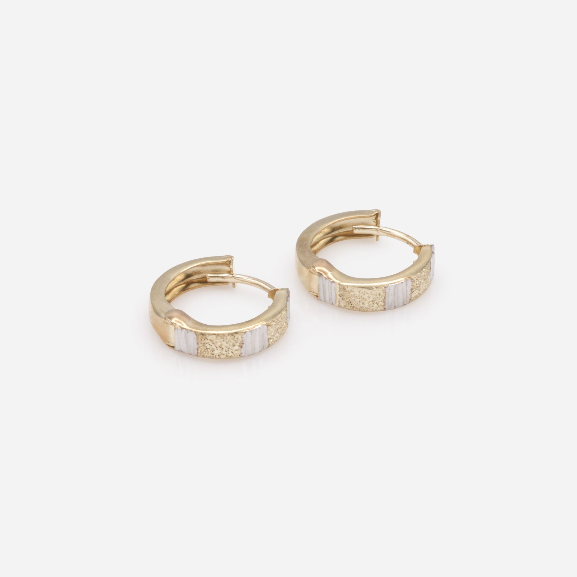 Petites boucles d'oreilles anneaux larges en or 10 carats