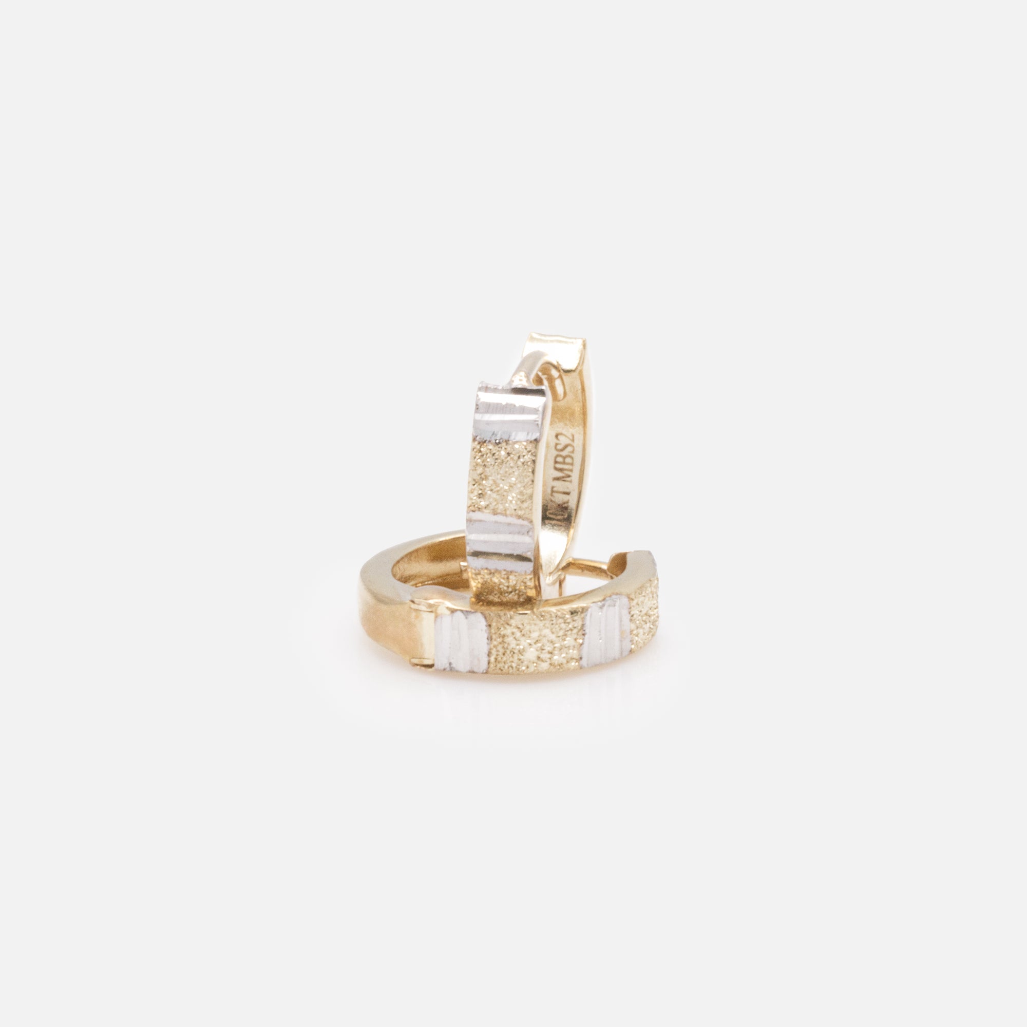 Petites boucles d'oreilles anneaux larges en or 10 carats