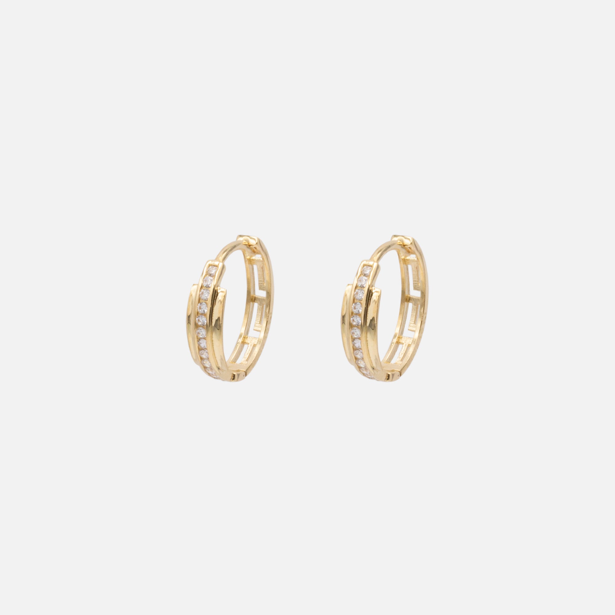 Boucles d'oreilles anneaux larges 15 mm avec motif en "L" et ligne de zircons cubiques en or 10 carats
