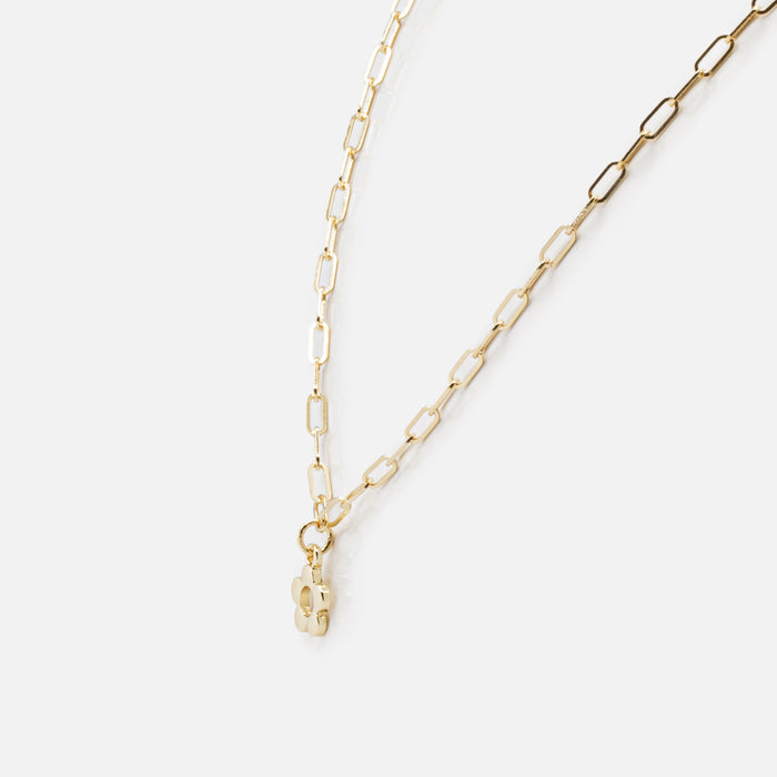 Collier doré à mailles trombone pendentif petite fleur