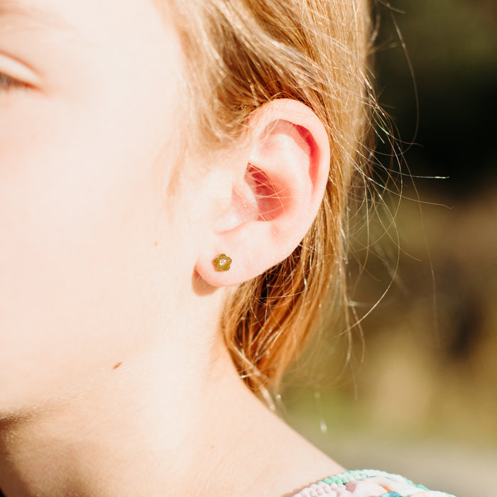 Mini boucles d'oreilles fleurs dorées avec zircon cubique en acier inoxydable