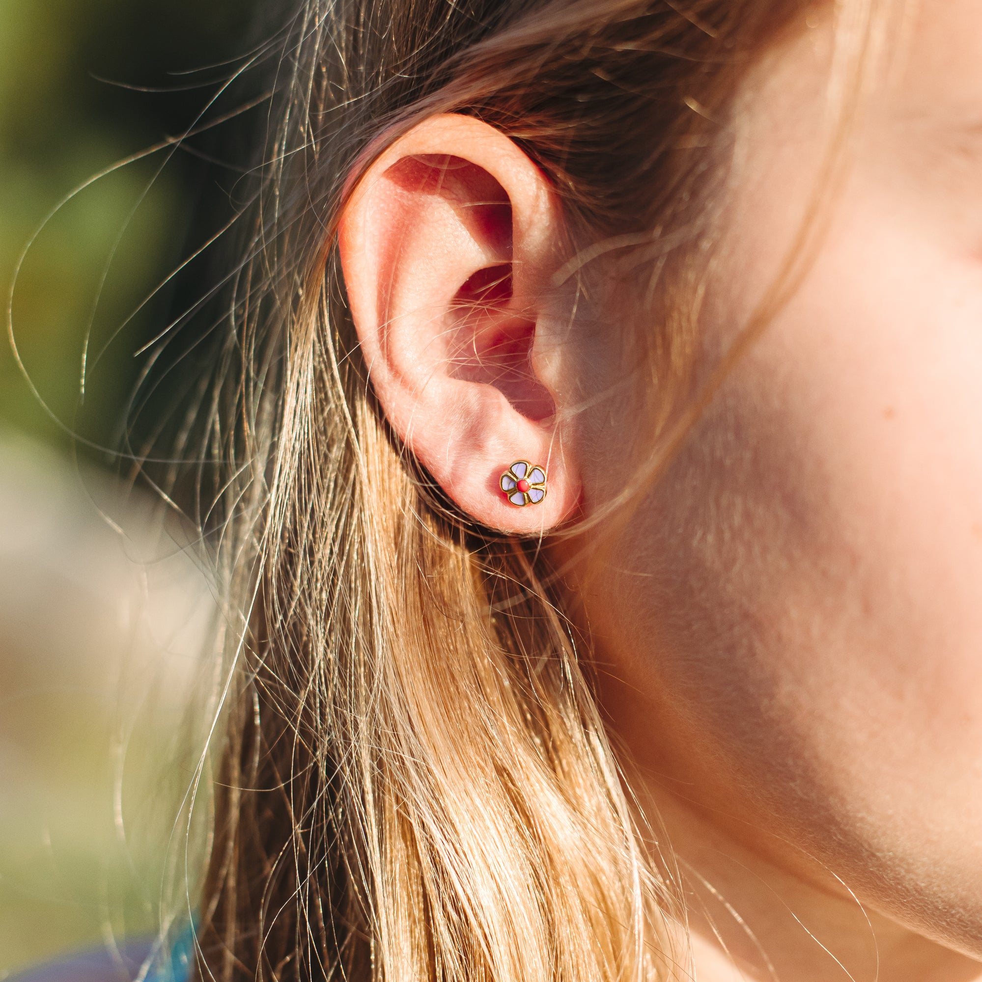 Mini gold earrings with purple and red flowers in stainless steel