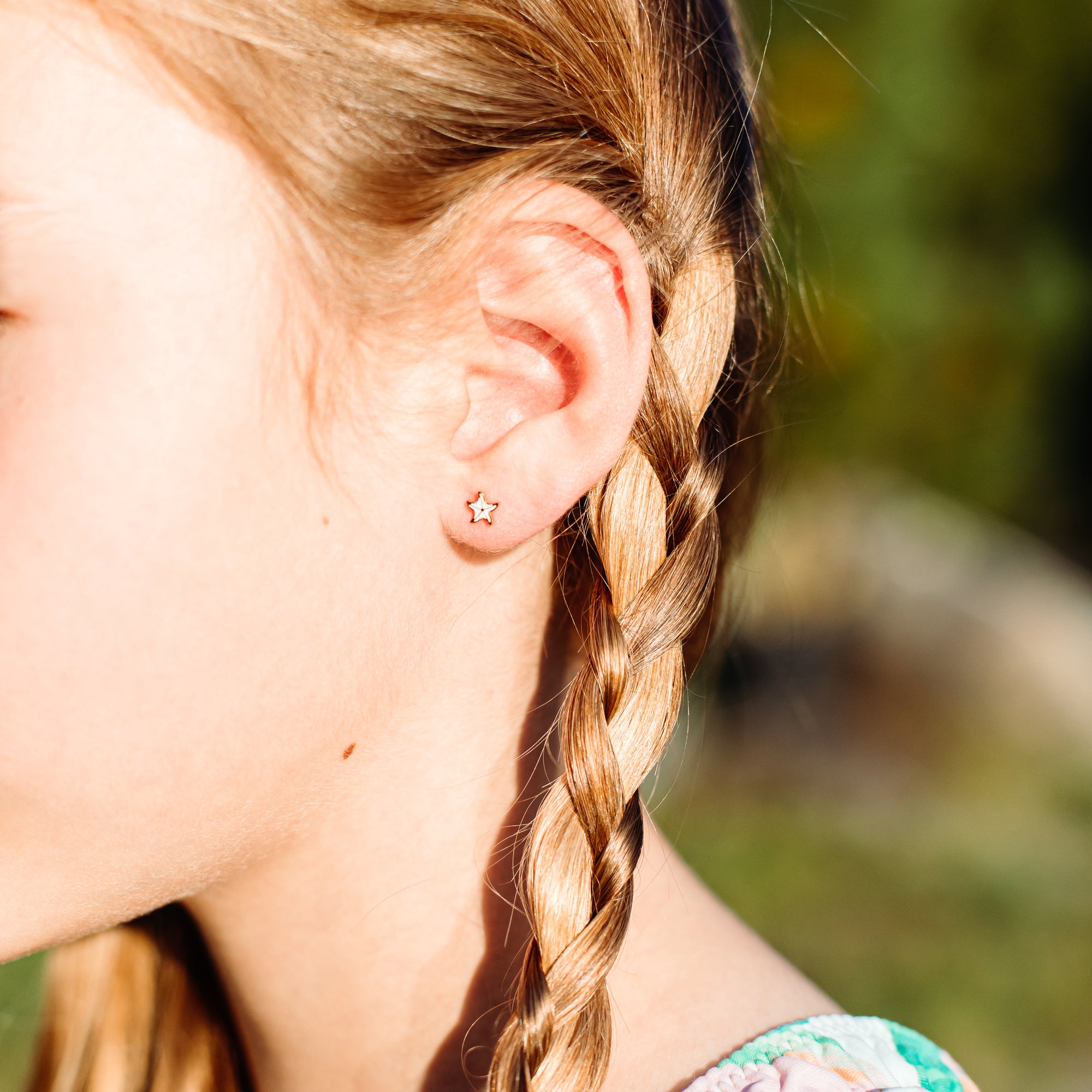 Mini gold stainless steel white starfish earrings