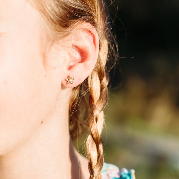 Charger l&#39;image dans la galerie, Mini boucles d&#39;oreilles fleurs dorées avec zircons cubiques en acier inoxydable
