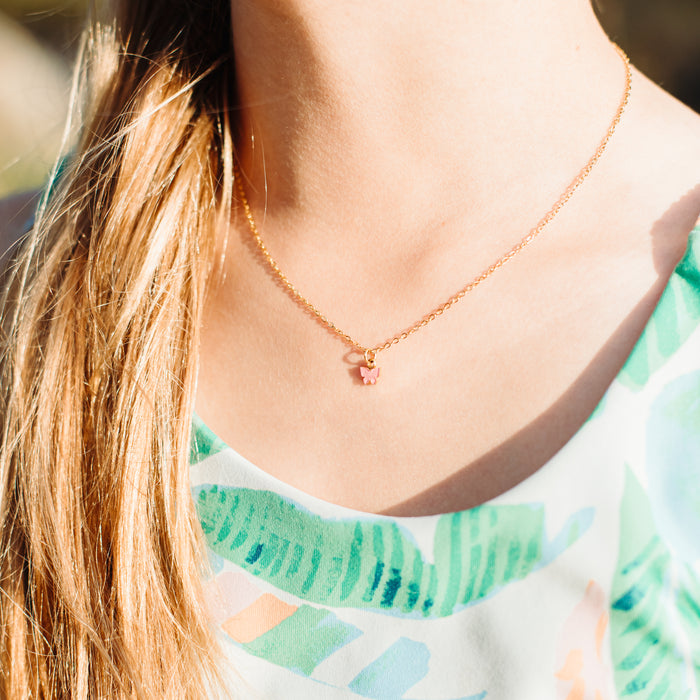 Mini collier doré breloque papillon rose en acier inoxydable