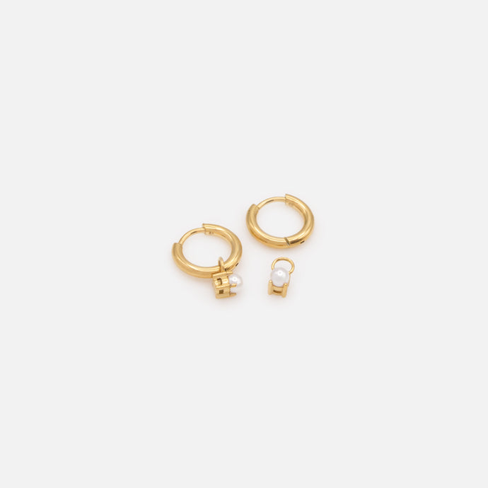 Mini boucles d'oreilles huggies dorées en acier inoxydable & perle