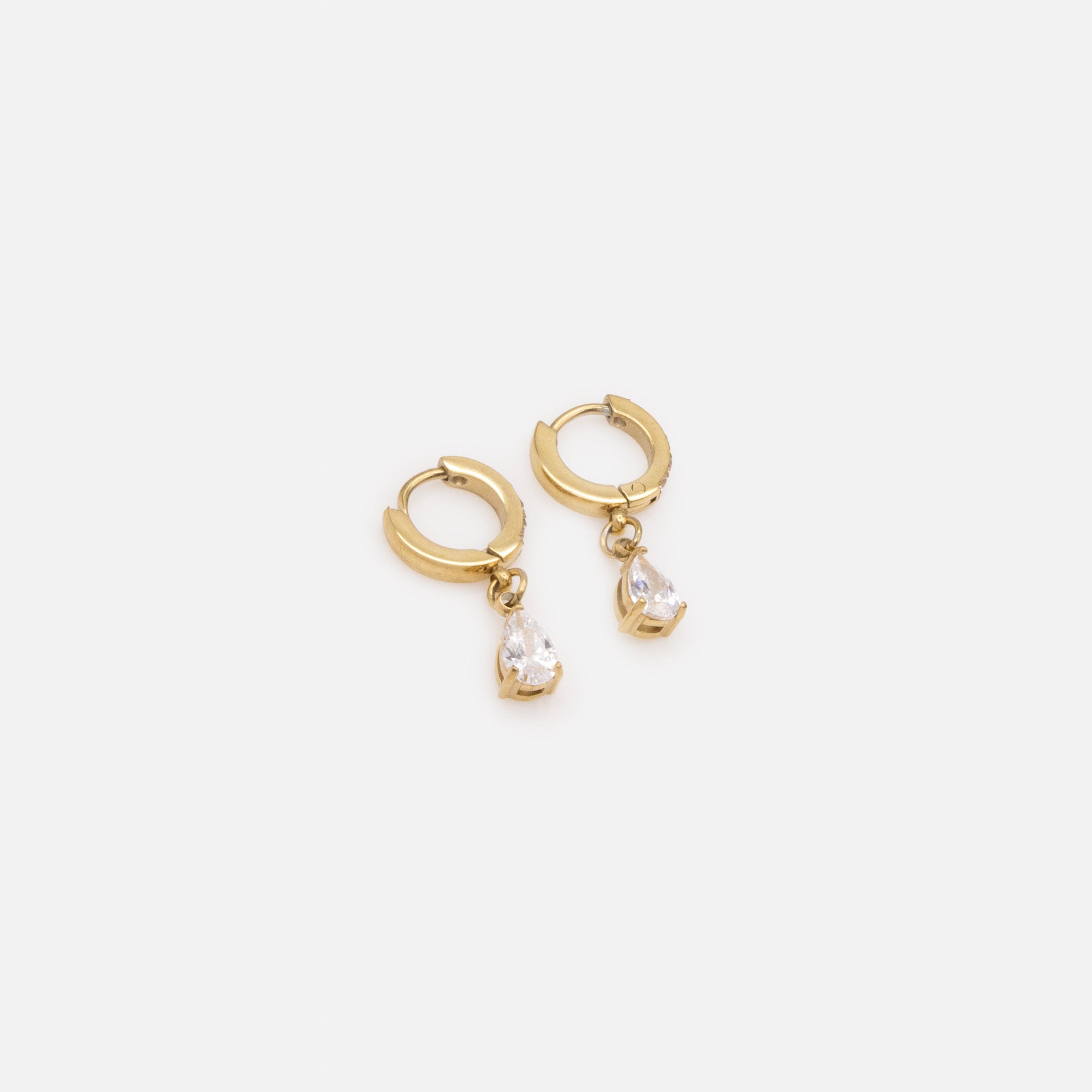 Mini boucles d'oreilles huggies dorées en acier inoxydable & zircon cubique