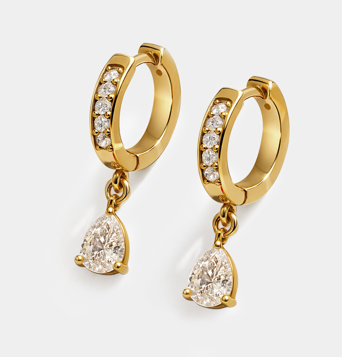 Mini boucles d'oreilles huggies dorées en acier inoxydable & zircon cubique