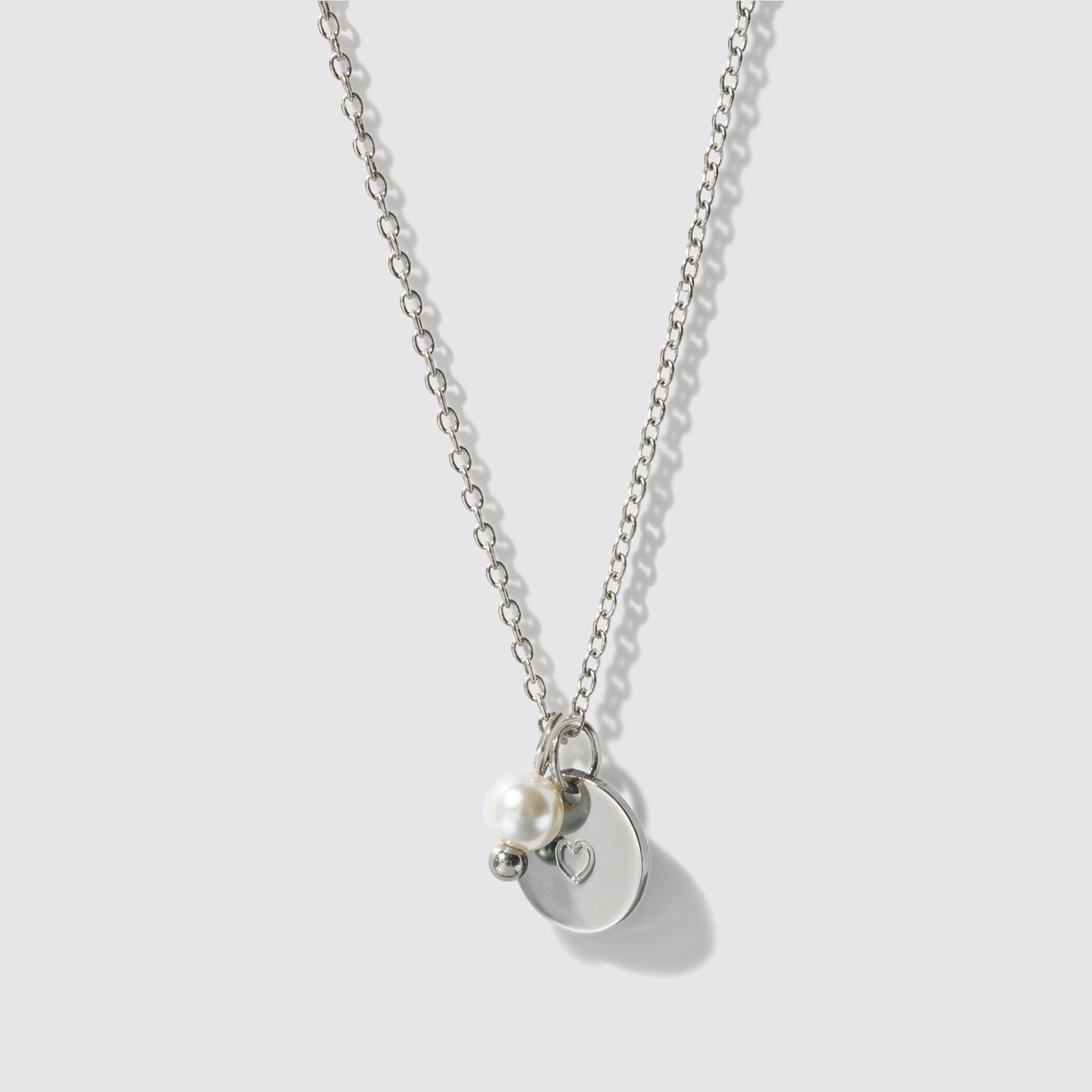Mini collier argenté, pendentif cœur gravé et perle en acier inoxydable