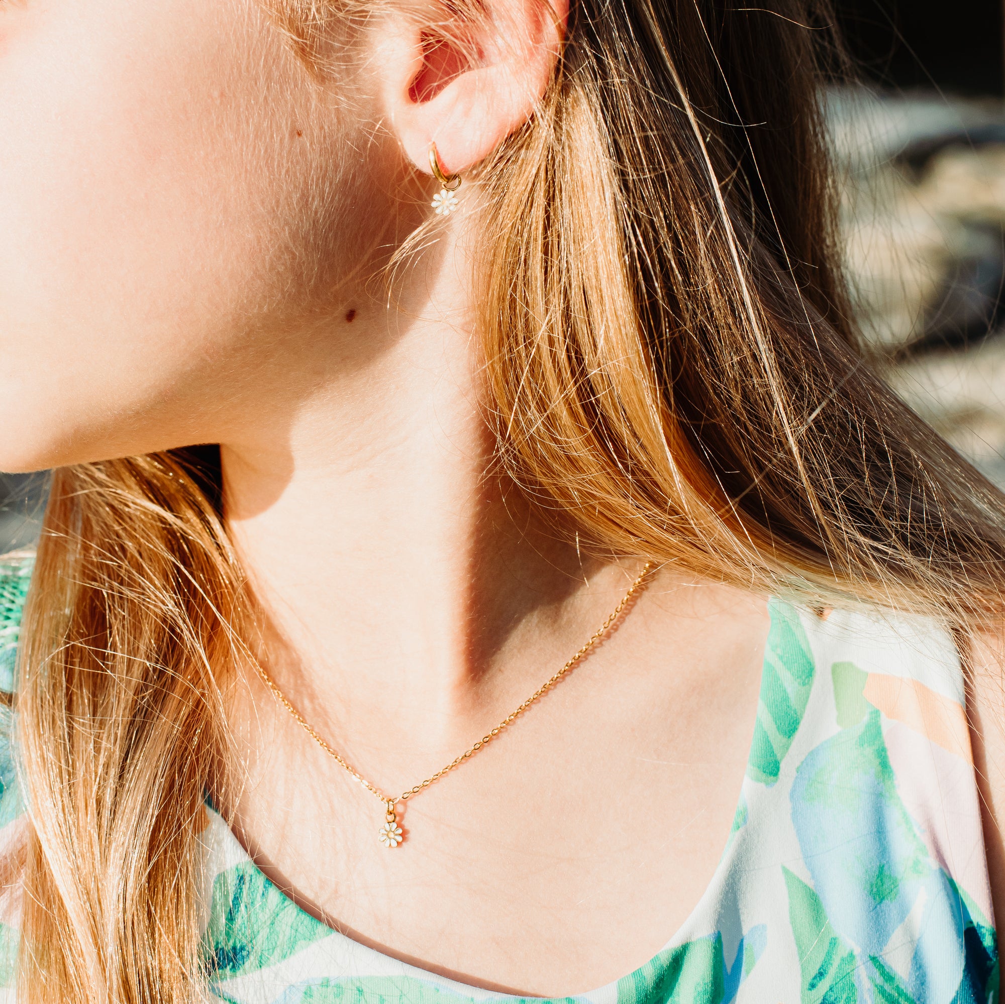 Mini gold huggies earrings with removable daisies in stainless steel