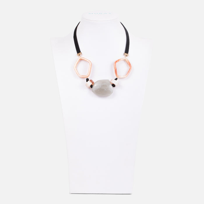 Collier massif avec pierre grise