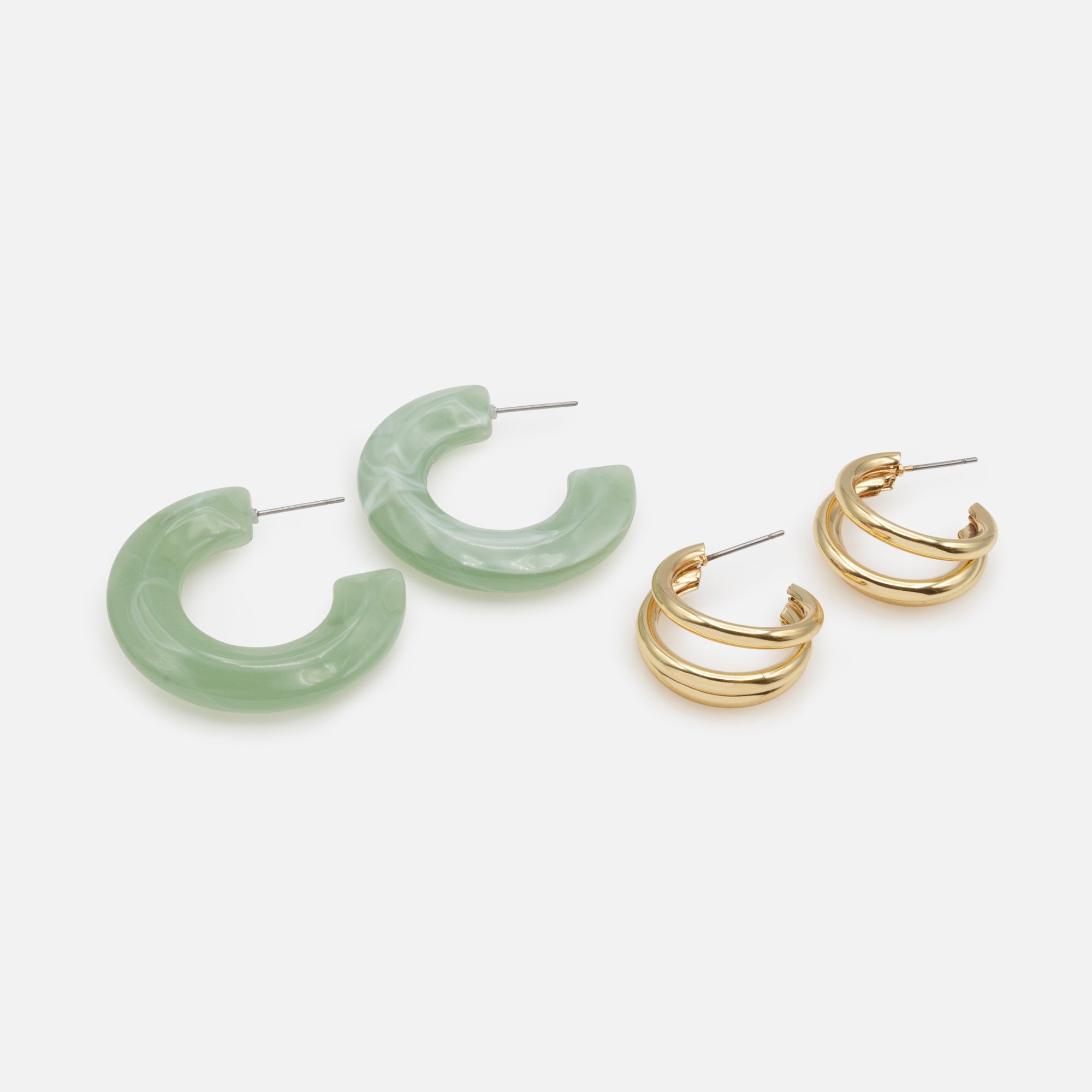 Duo de boucles d'oreilles anneaux dorés et vert sauge marbrés