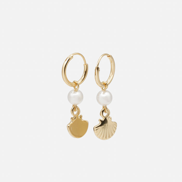 Boucles d'oreilles anneaux dorés avec breloque amovible perle et coquillage
