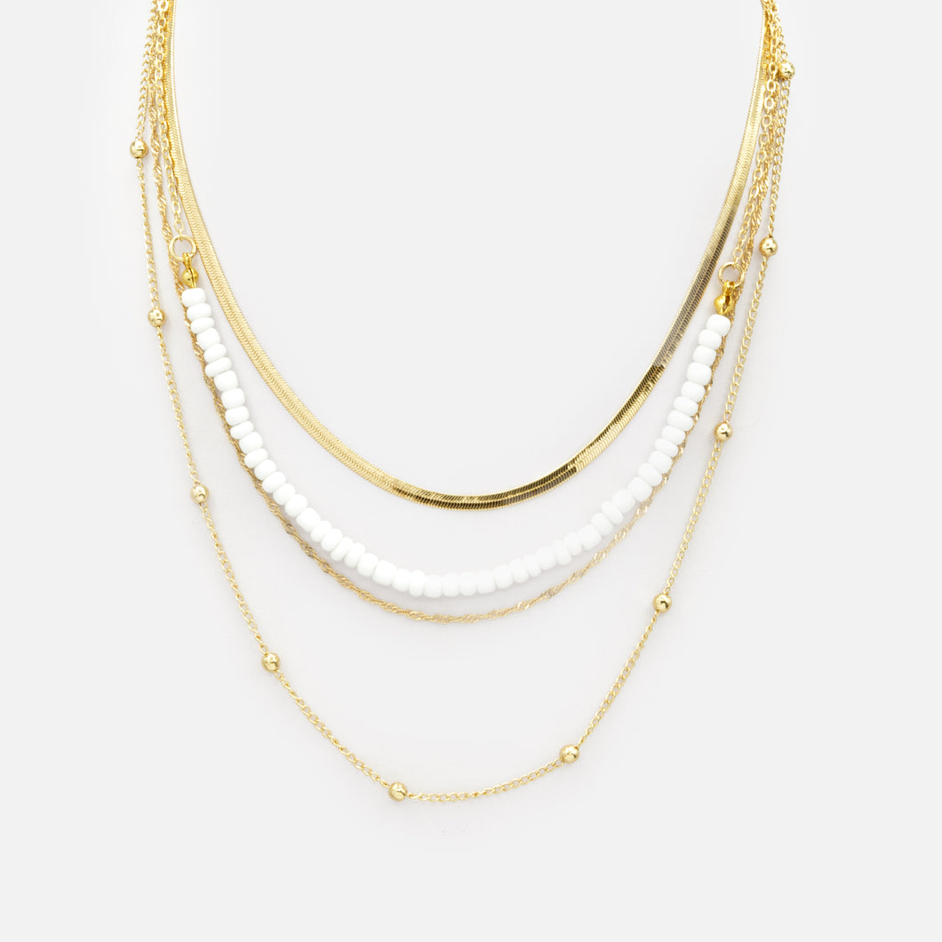 Collier quadruple chaîne dorée avec billes blanches