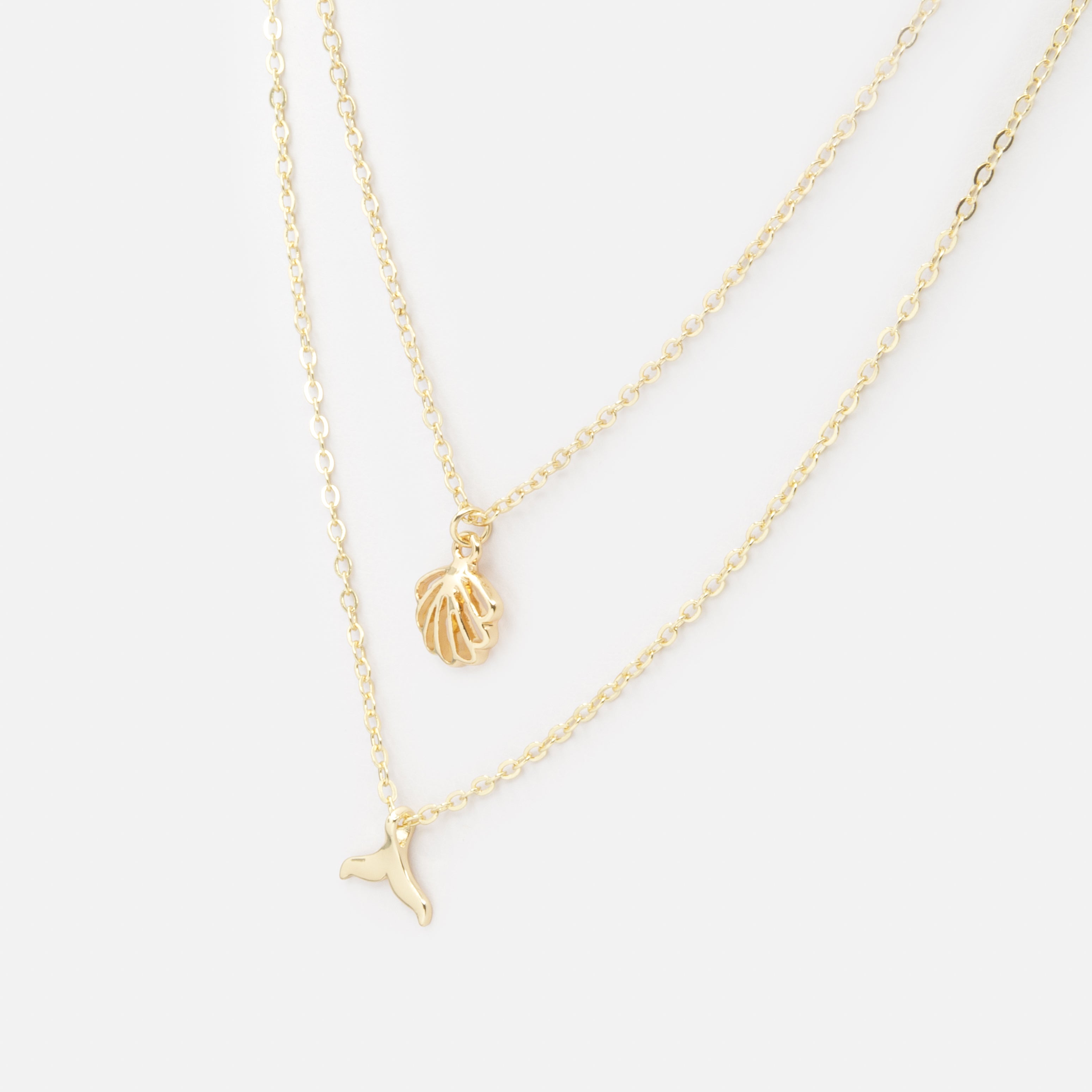 Collier doré double chaîne avec breloques de la mer