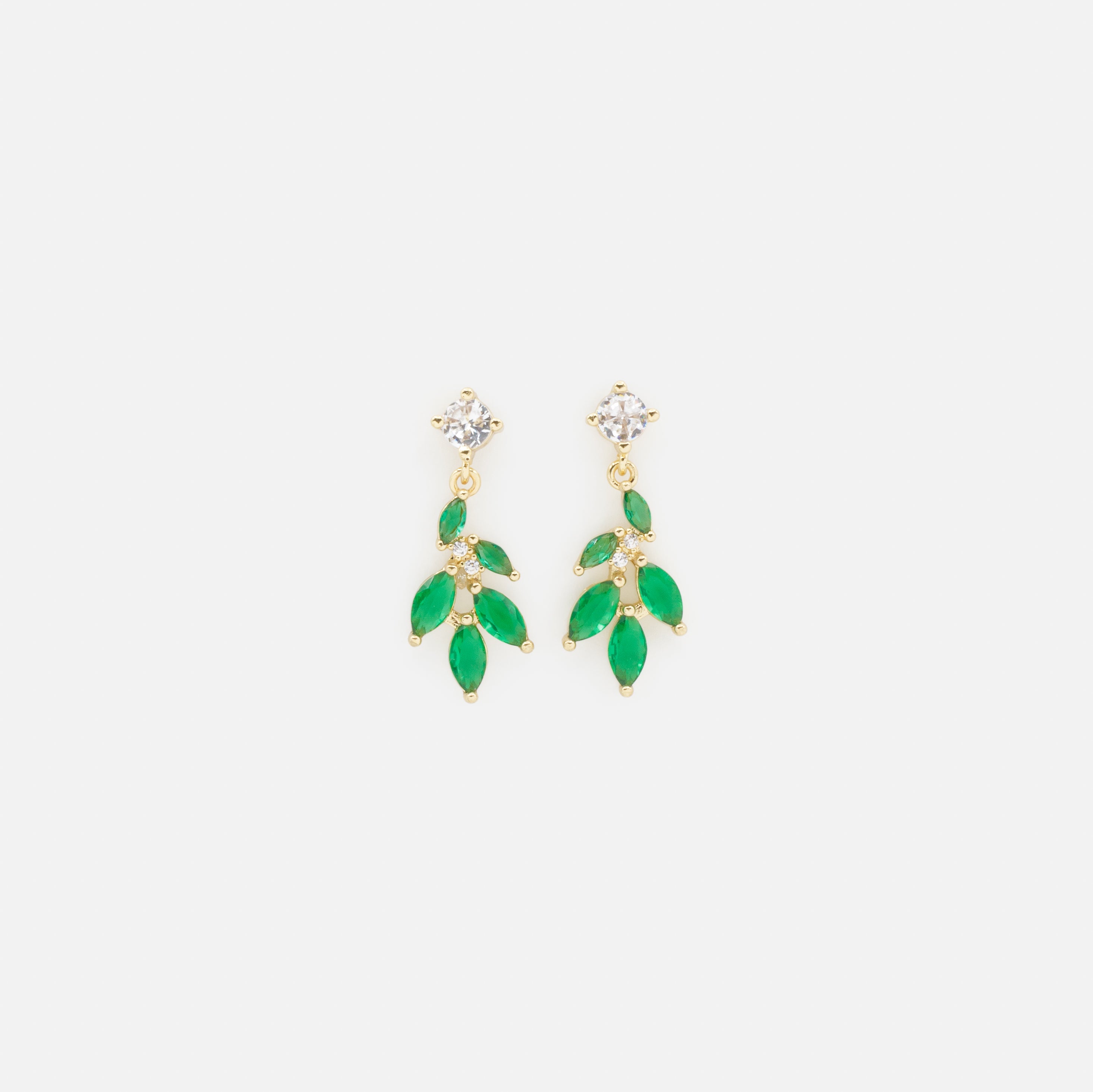 Boucles d'oreilles dorées avec feuilles émeraude