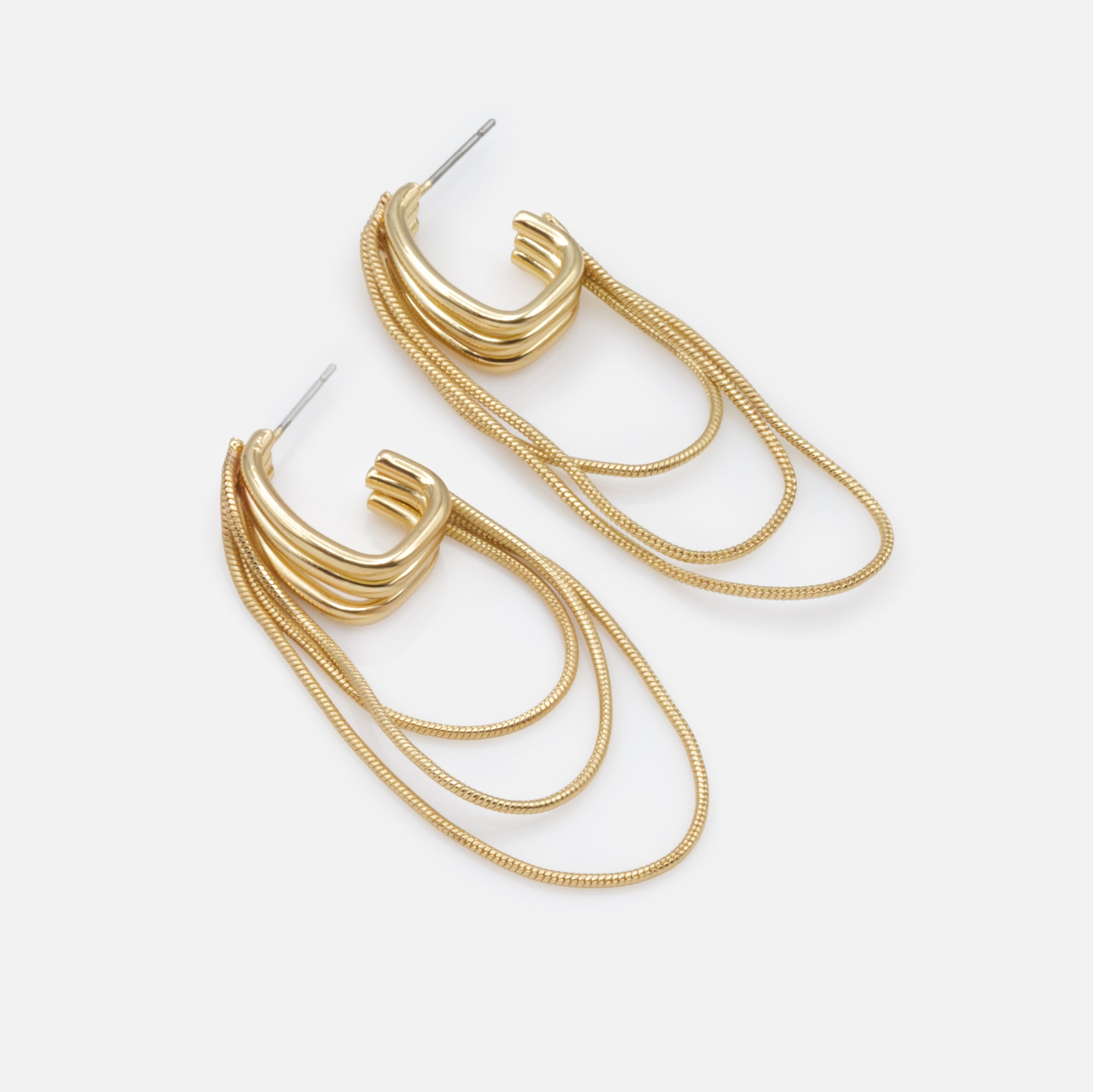 Boucles d'oreilles dorées avec chaînes pendantes