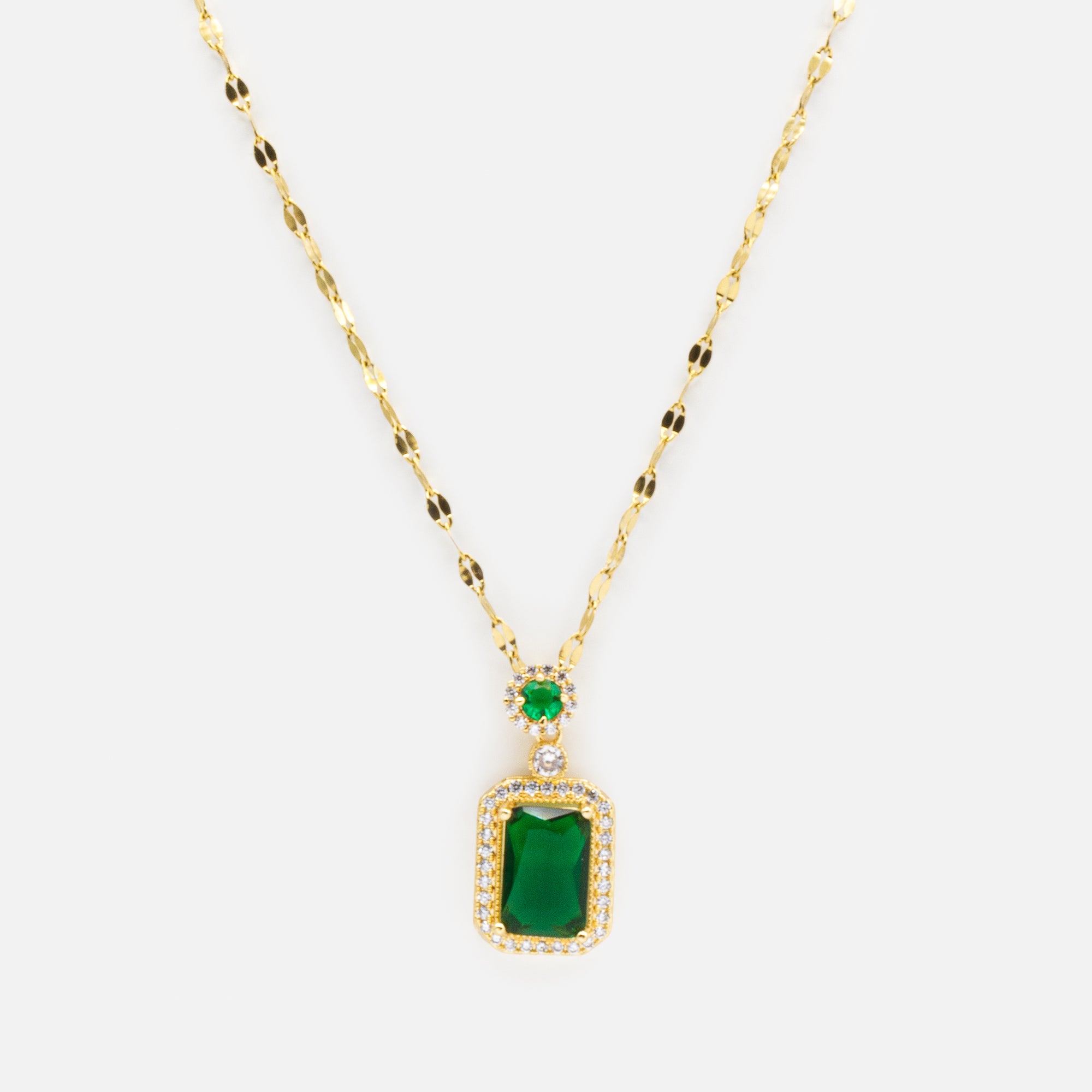 Collier doré à maille diamant avec pierres émeraude et zircons cubiques