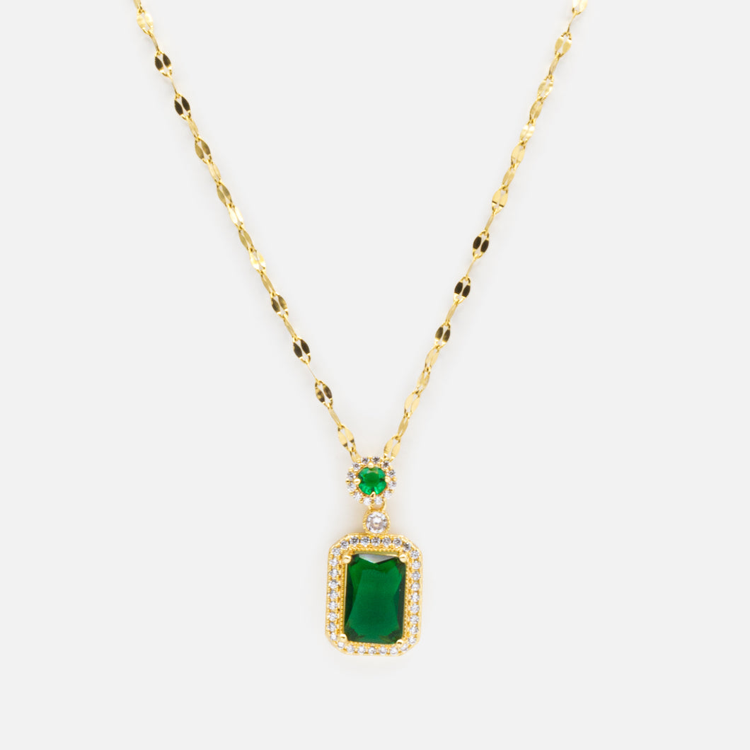 Collier doré à maille diamant avec pierres émeraude et zircons cubiques