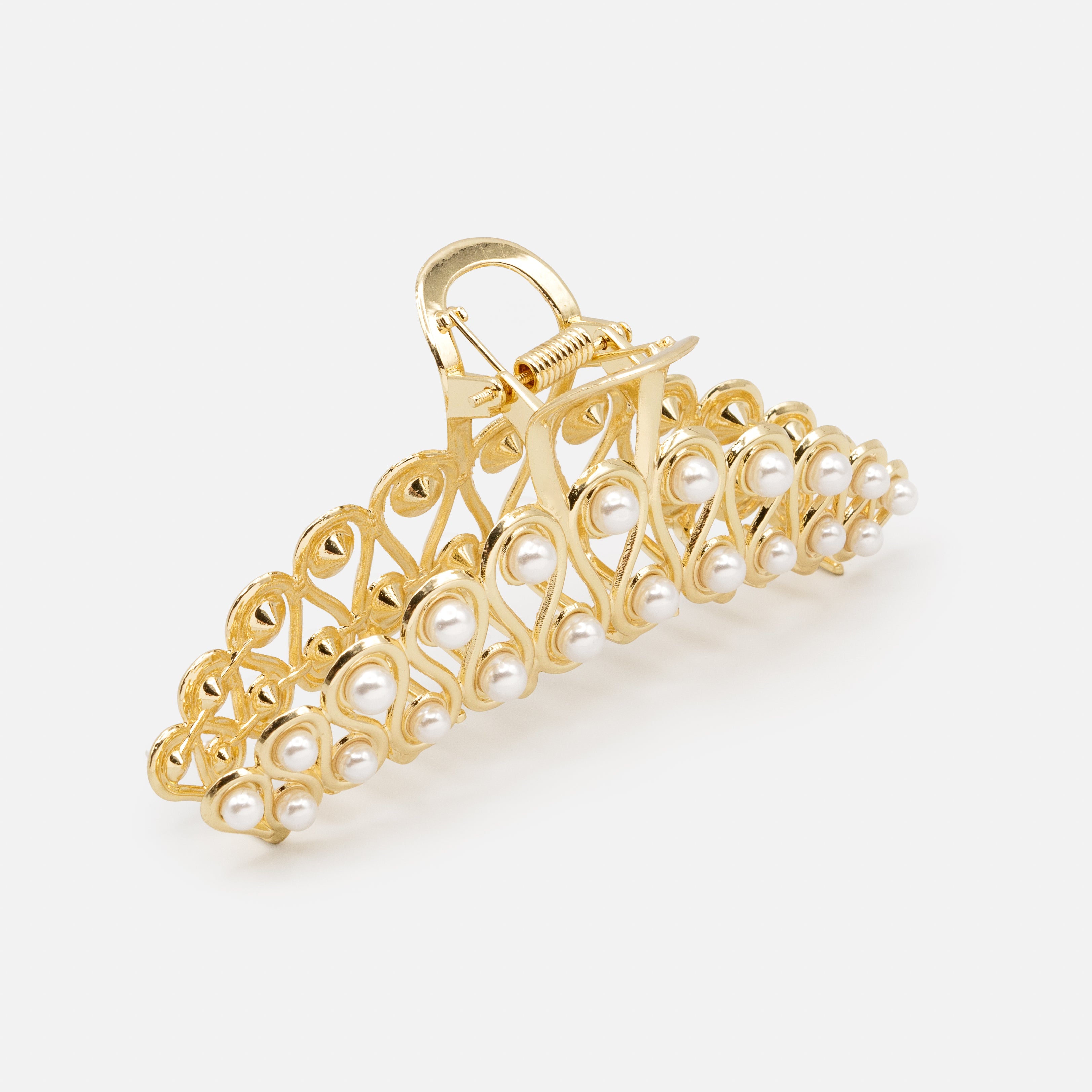 Very large golden clip decorated with pearls