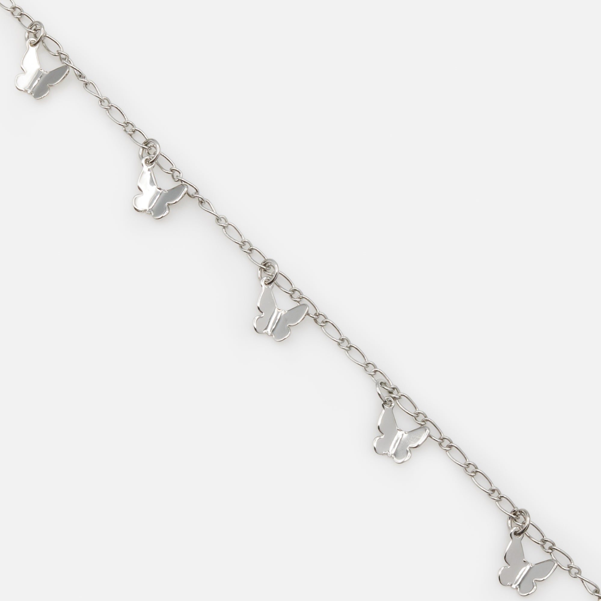 Bracelet argenté avec breloques papillon