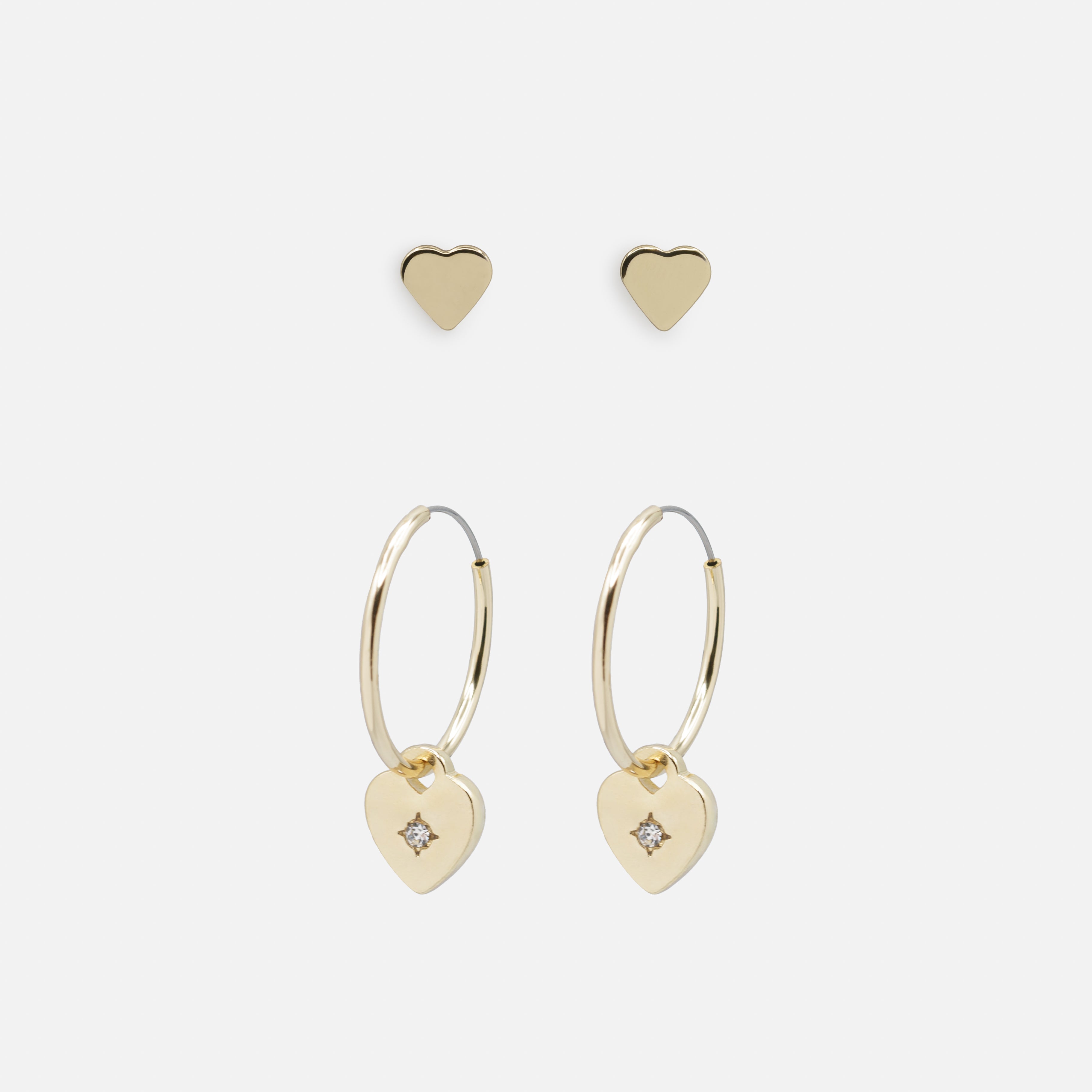 Fixed earrings and gold heart rings
