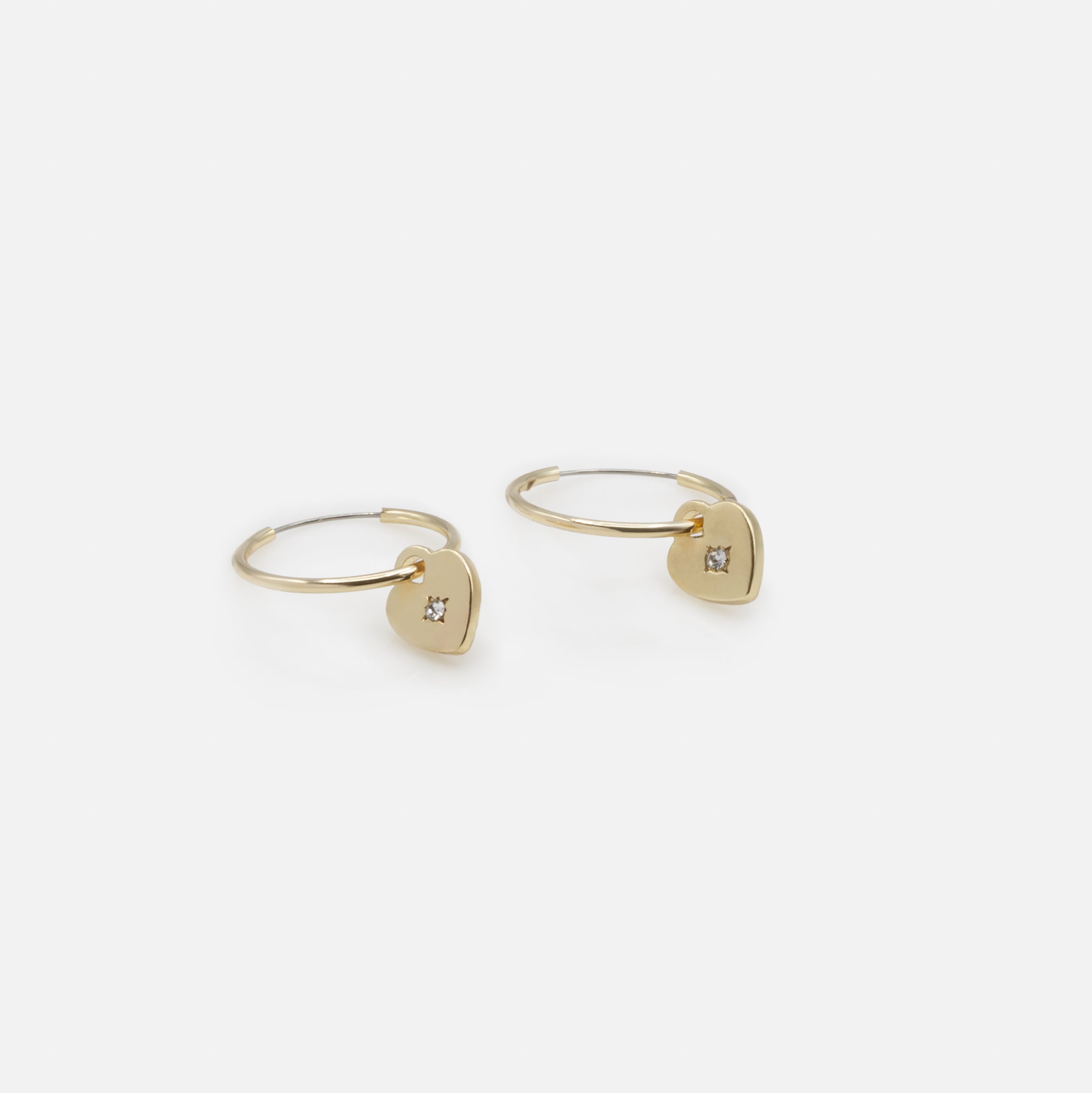 Fixed earrings and gold heart rings