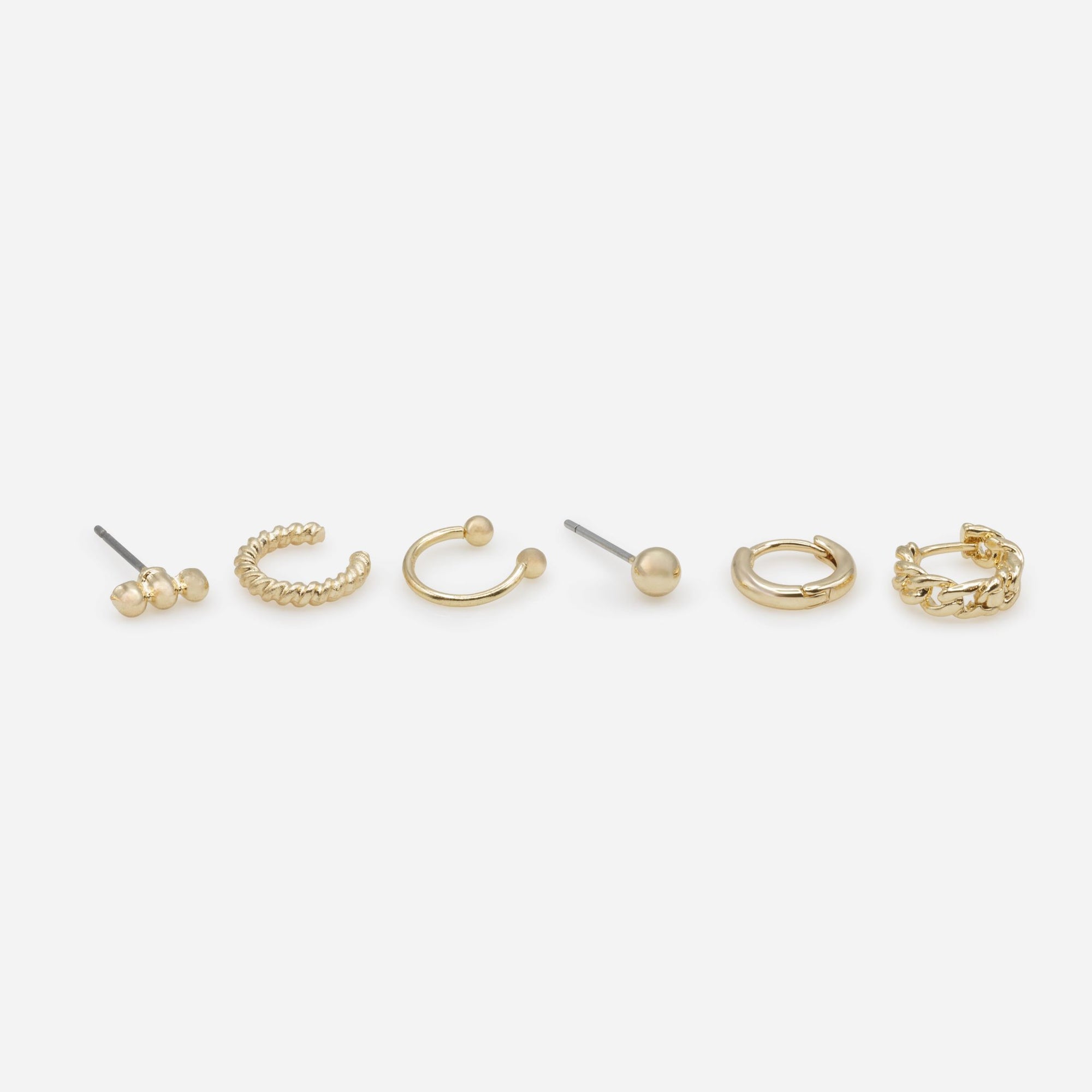 Set of four earrings and two gold cuffs